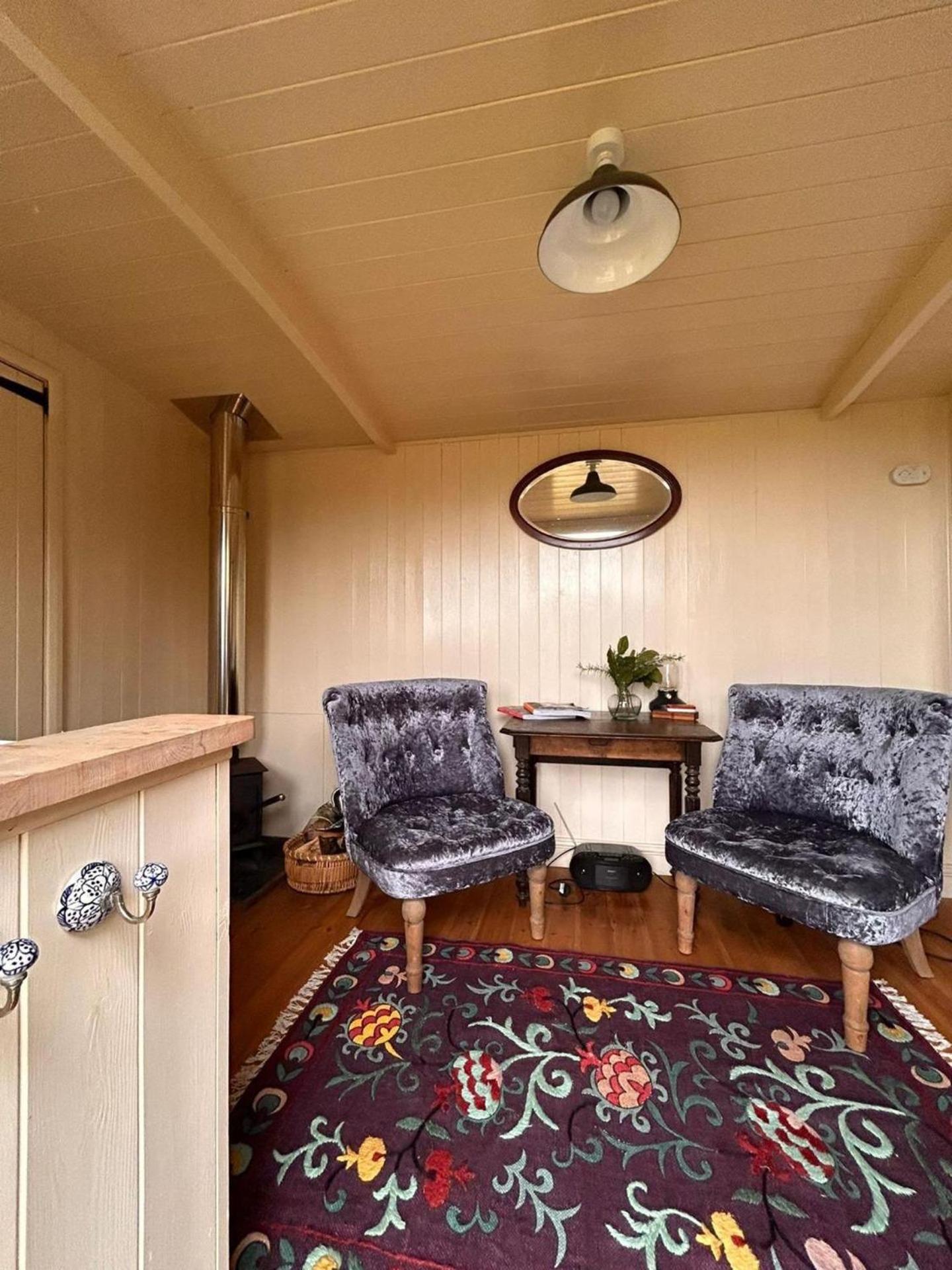 Cozy Countryside Retreat & Stargazing Heaven"" with Wood-Fired Hot Tub"