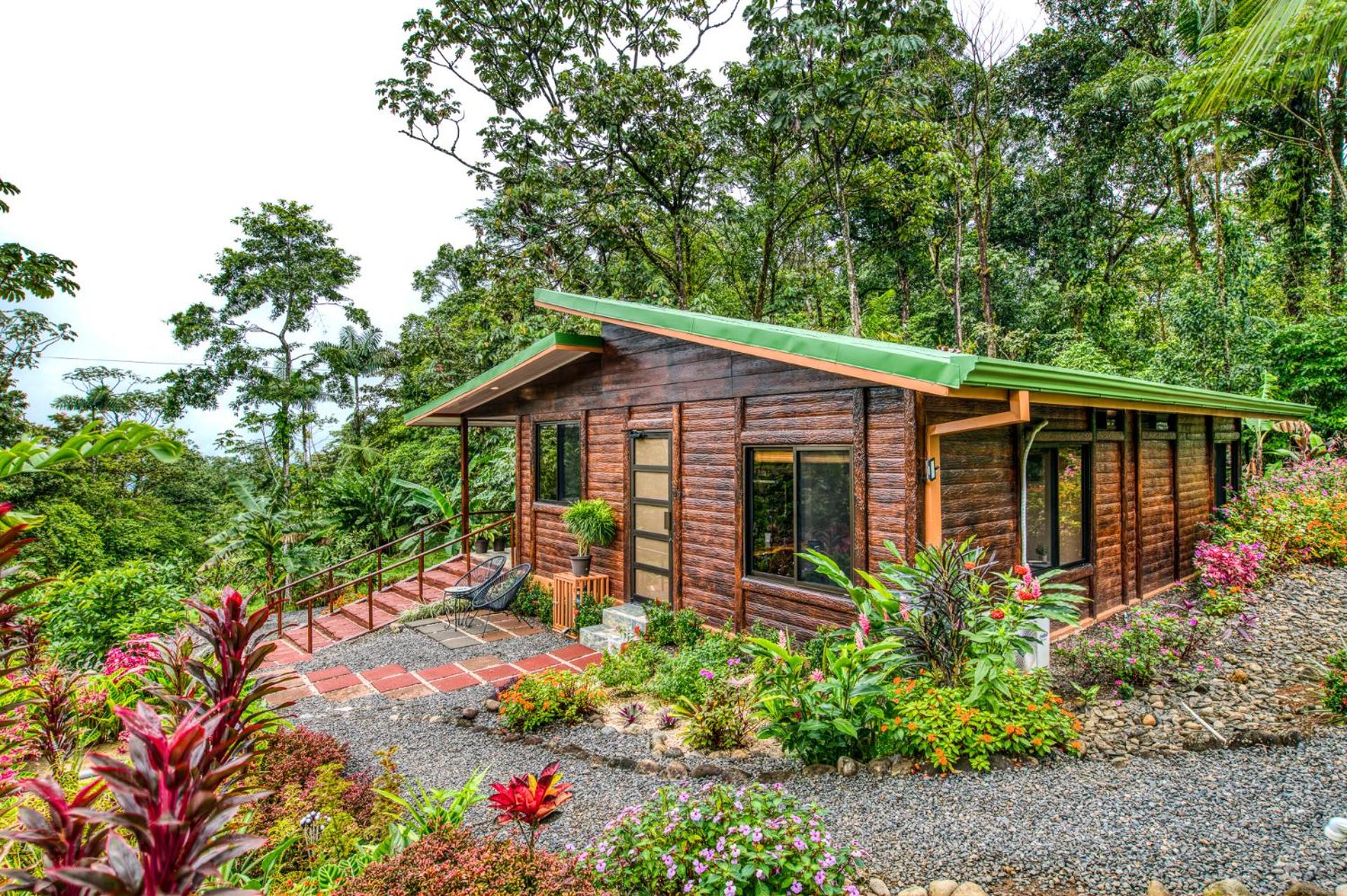 Casa Familia Rio Celeste