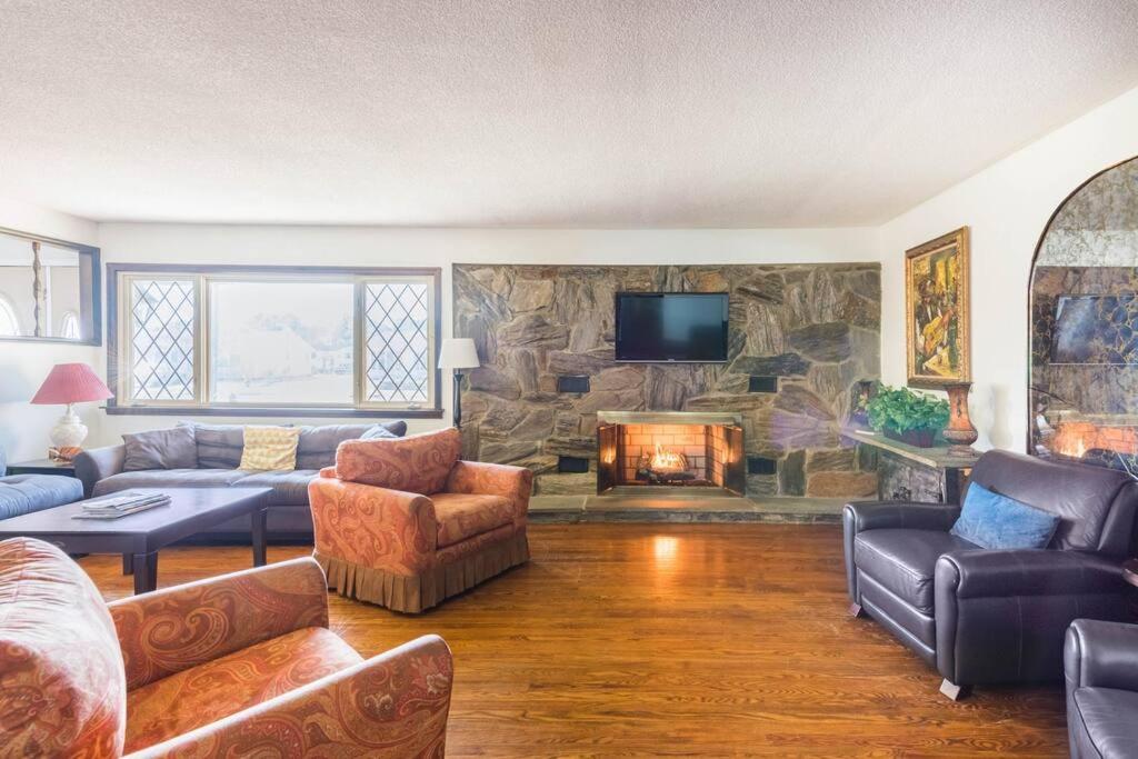Huge Waterfront Family Home view 5