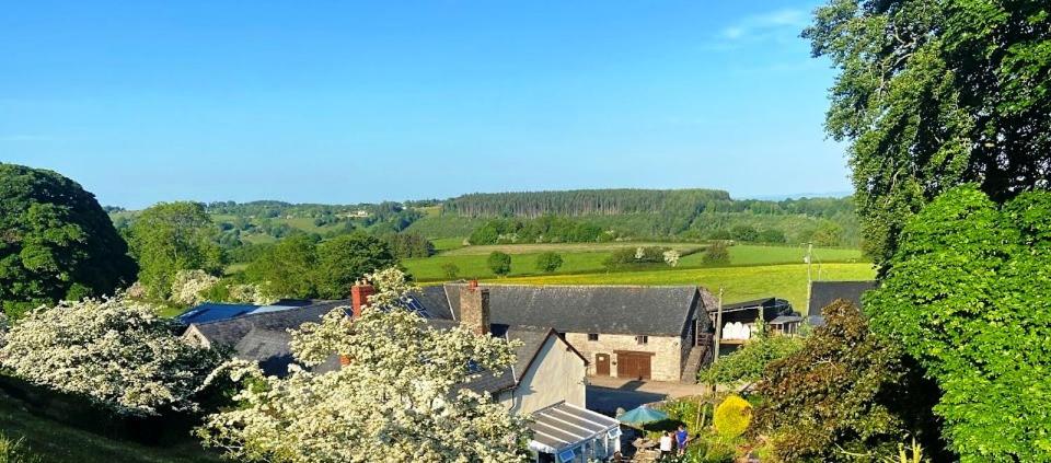 Cynynion Uchaf Farmhouse - 18th Century, Welsh Borders, Breathtaking Views