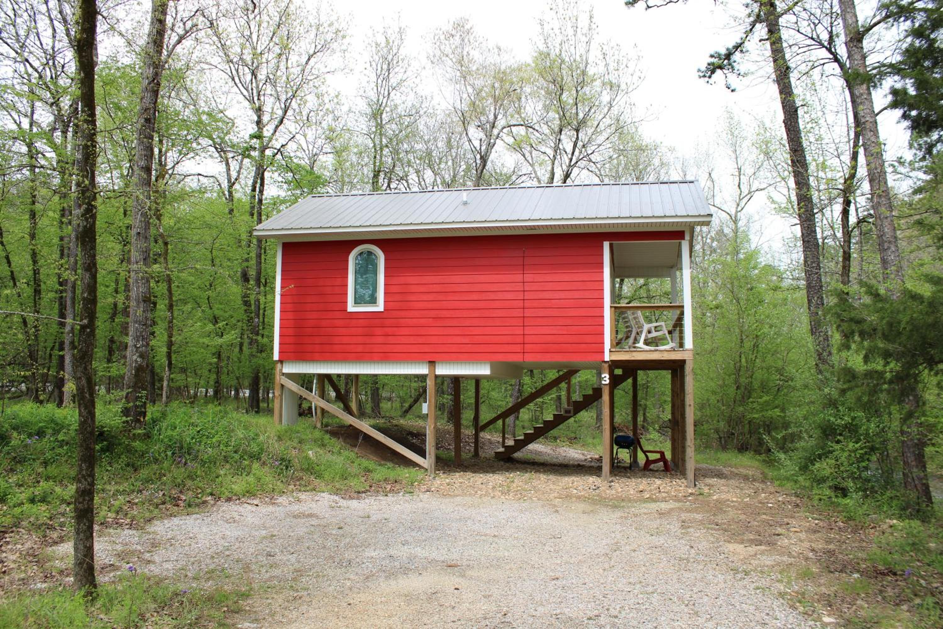 132 Catherine Park #3 (Red cabin) Romantic Cabin By the Creek