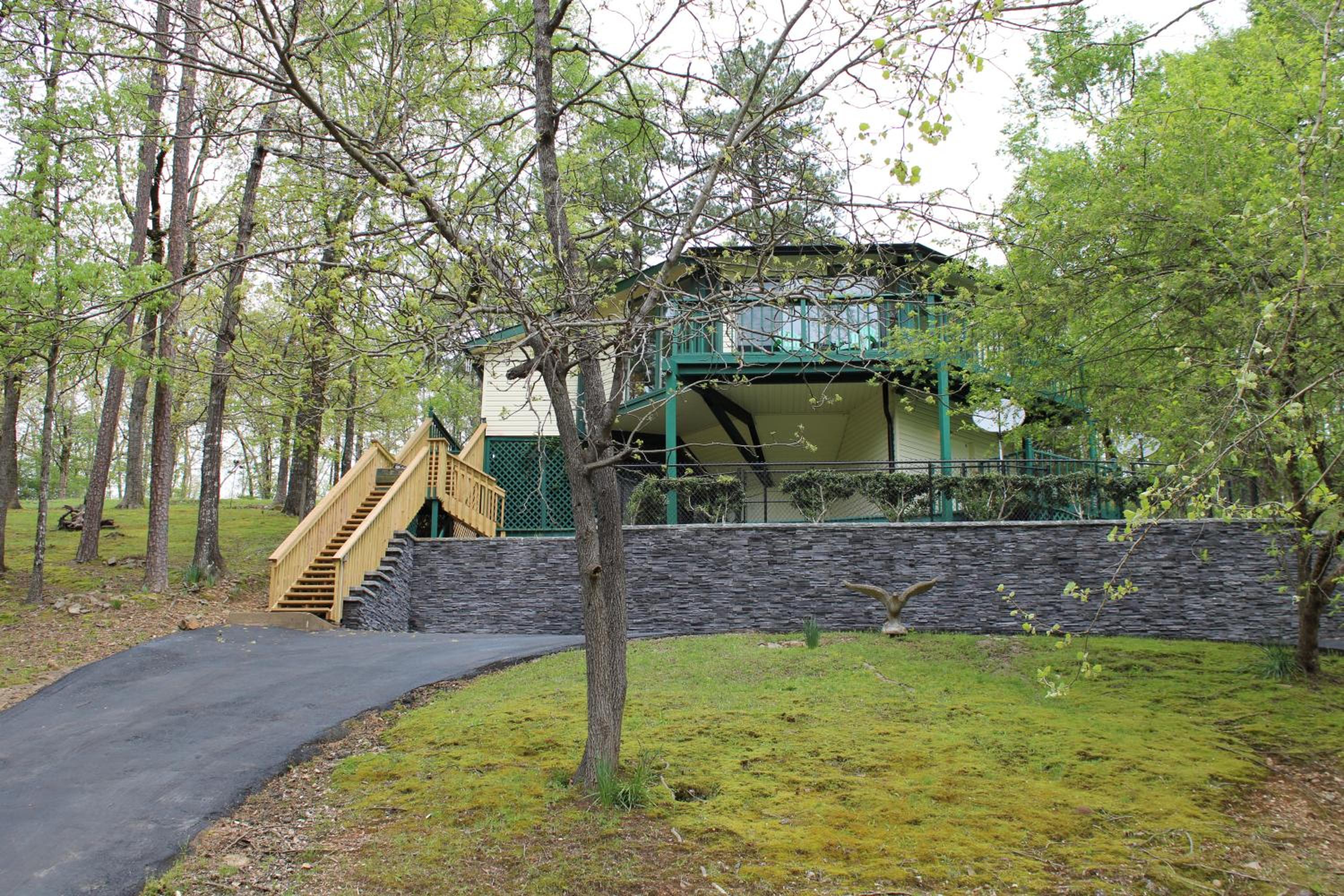 143 Waikiki Octagon House in the woods with large firepit view 4