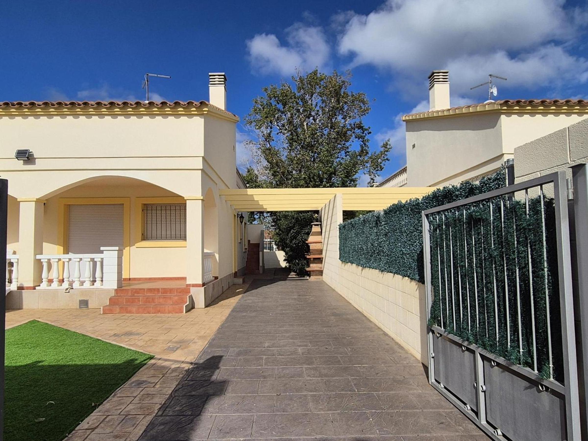 Casa espaciosa con piscina privada, Wi-Fi, aire acondicionado y mascotas permitidas cerca de la playa - ES-348-5 view 3