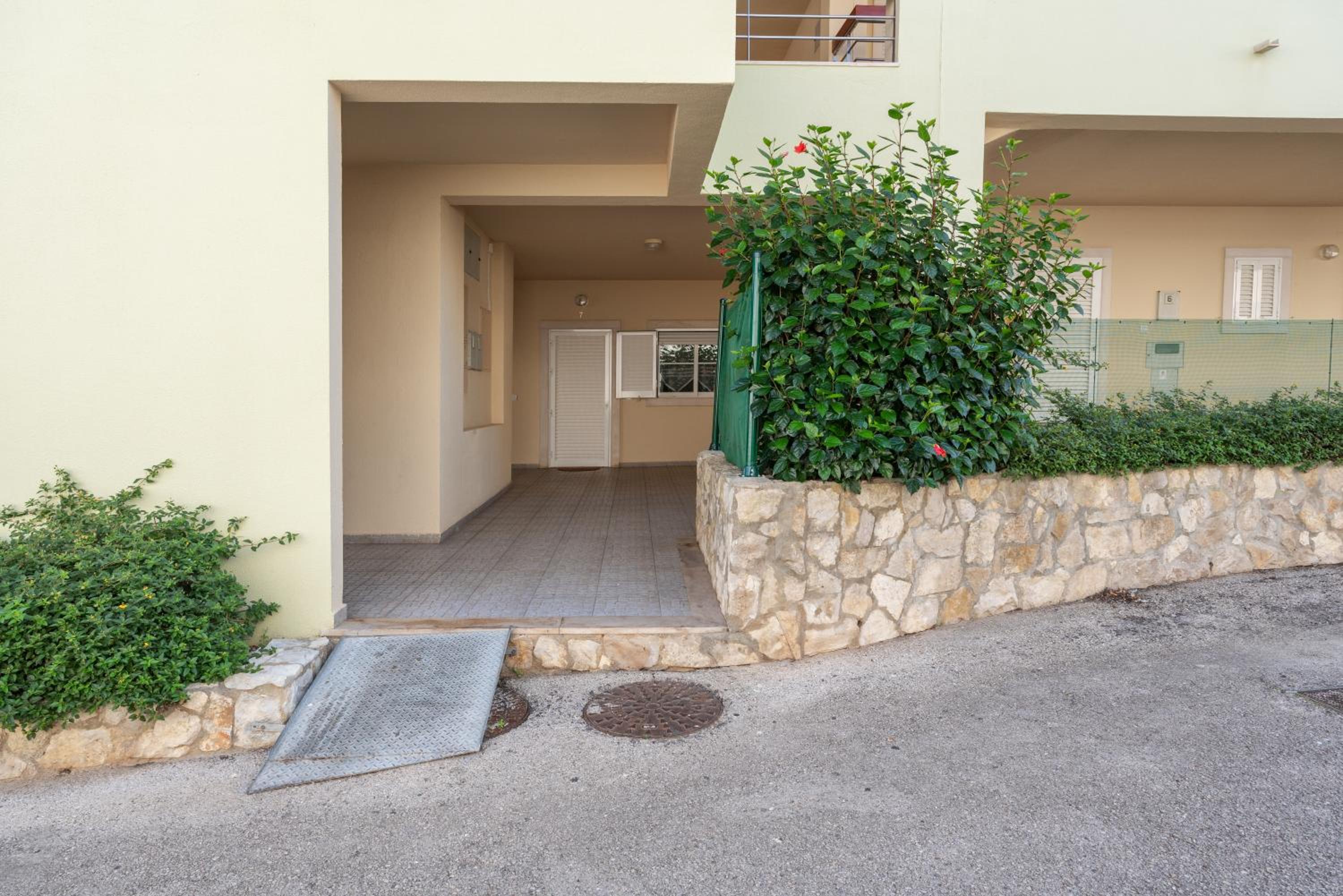 BnB Homes Apartment with cozy Terrace & 2 Swimming pools near the heart city view 4