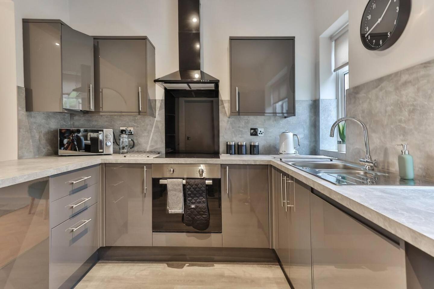 Cosy, Exclusive Sheffield House near Peak district view 2