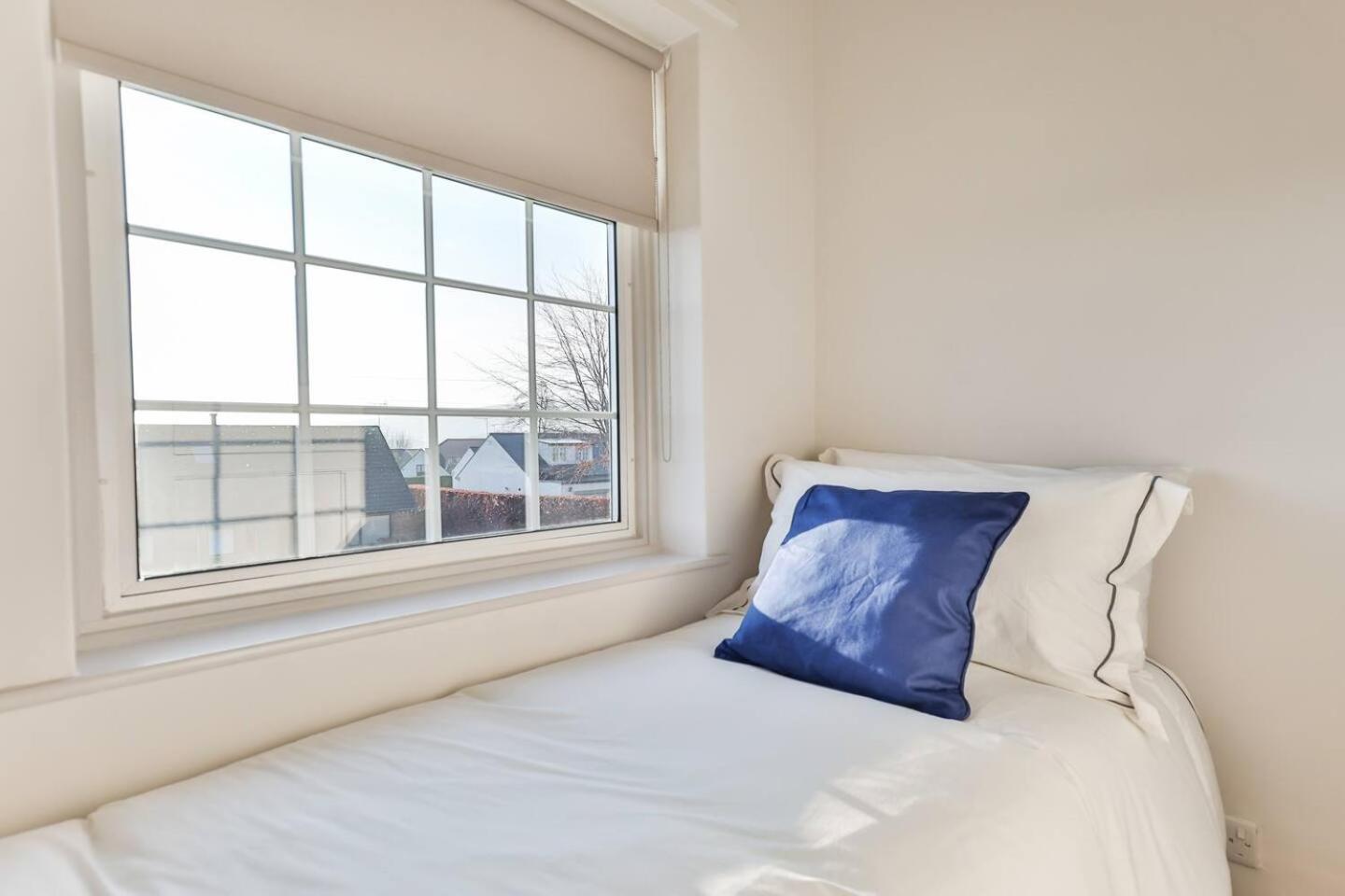Cosy, Exclusive Sheffield House near Peak district view 3