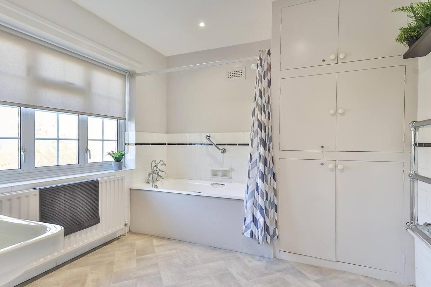 Cosy, Exclusive Sheffield House near Peak district view 4