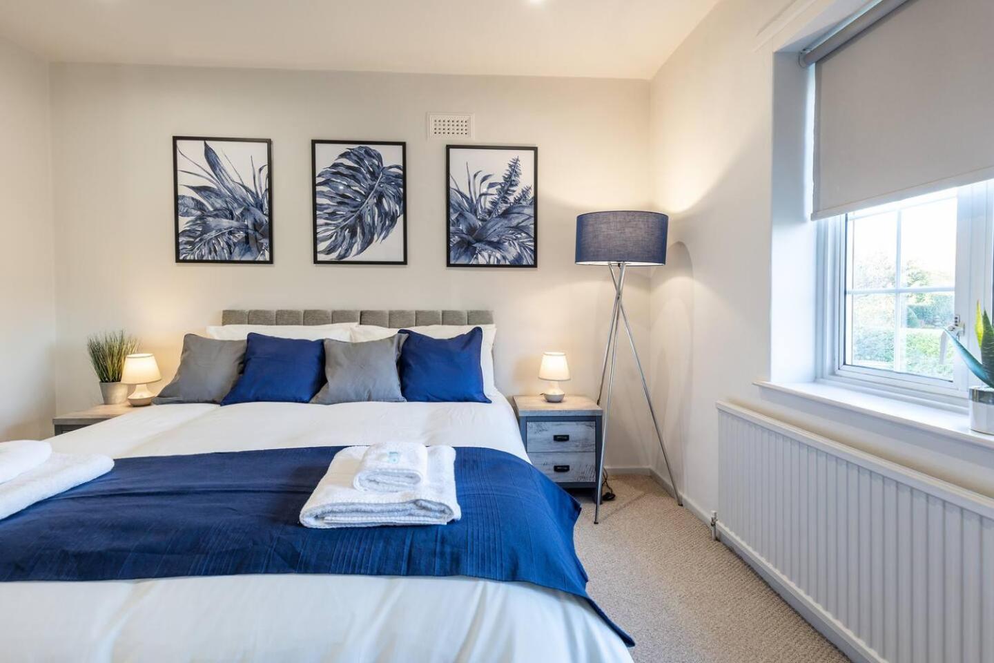 Cosy, Exclusive Sheffield House near Peak district view 5