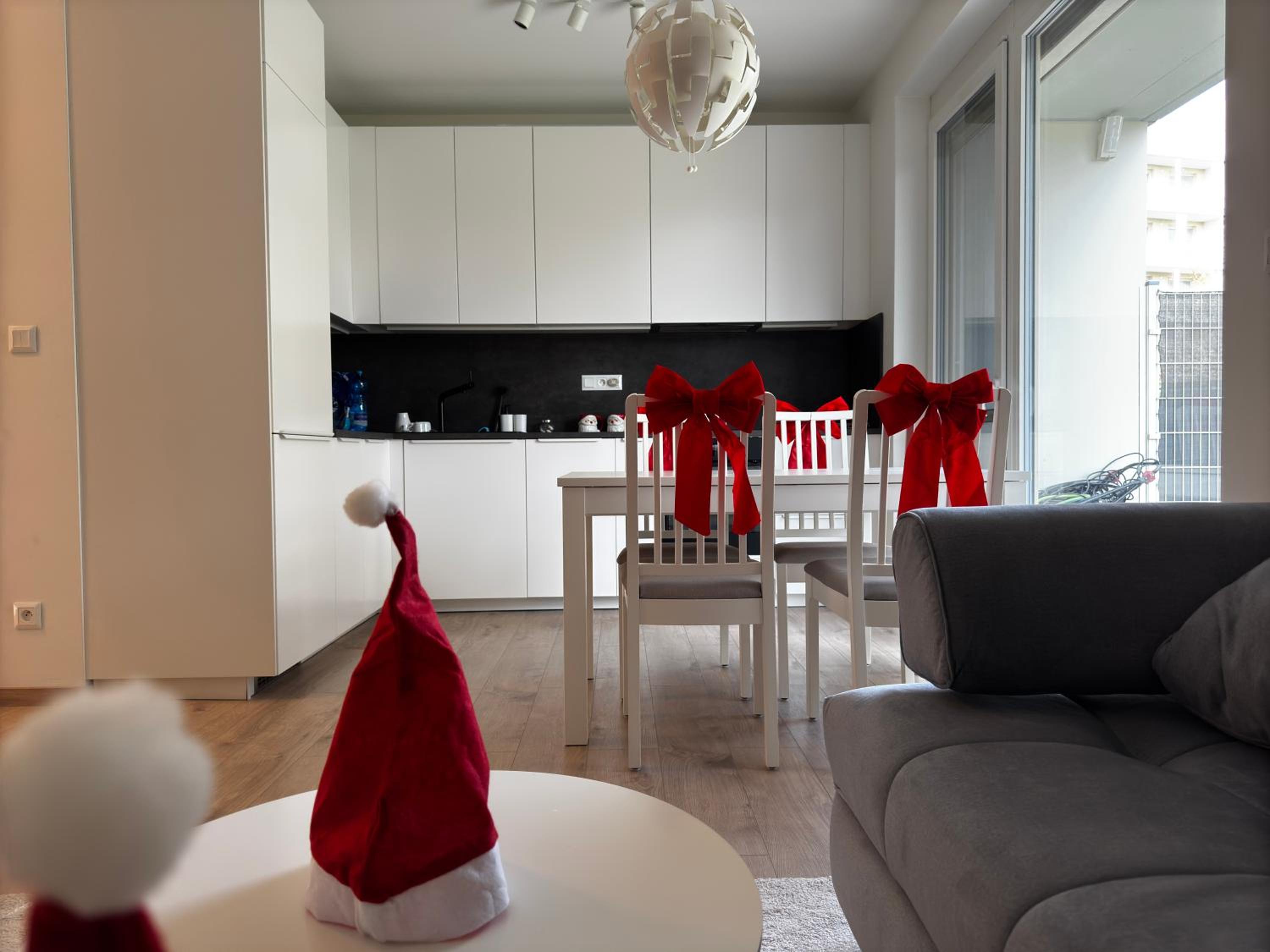 BA Apartment with free garage parking and garden view 2