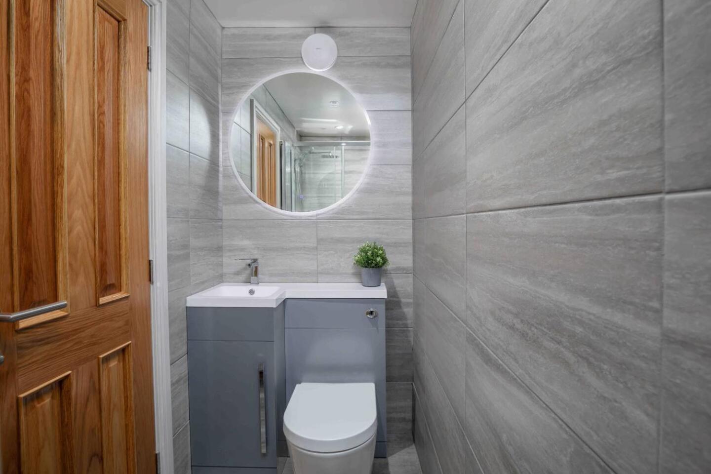 Spacious, High Spec & Modern view 2