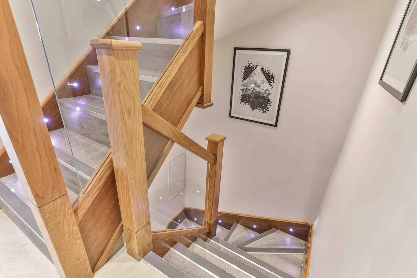 Spacious, High Spec & Modern view 3