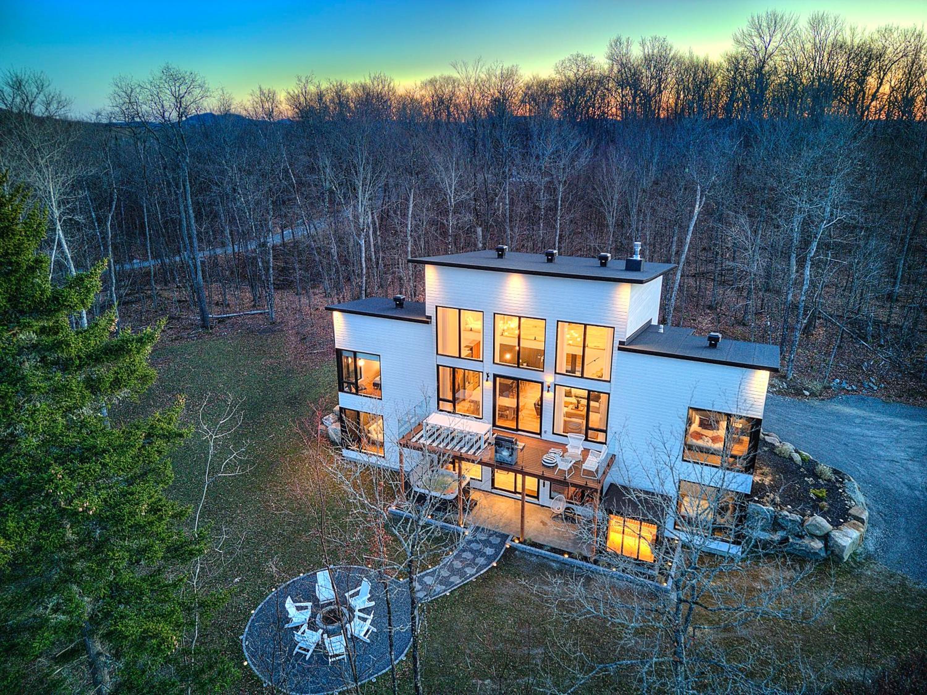 Chalet Peak Tremblant: Your Mountain Escape.