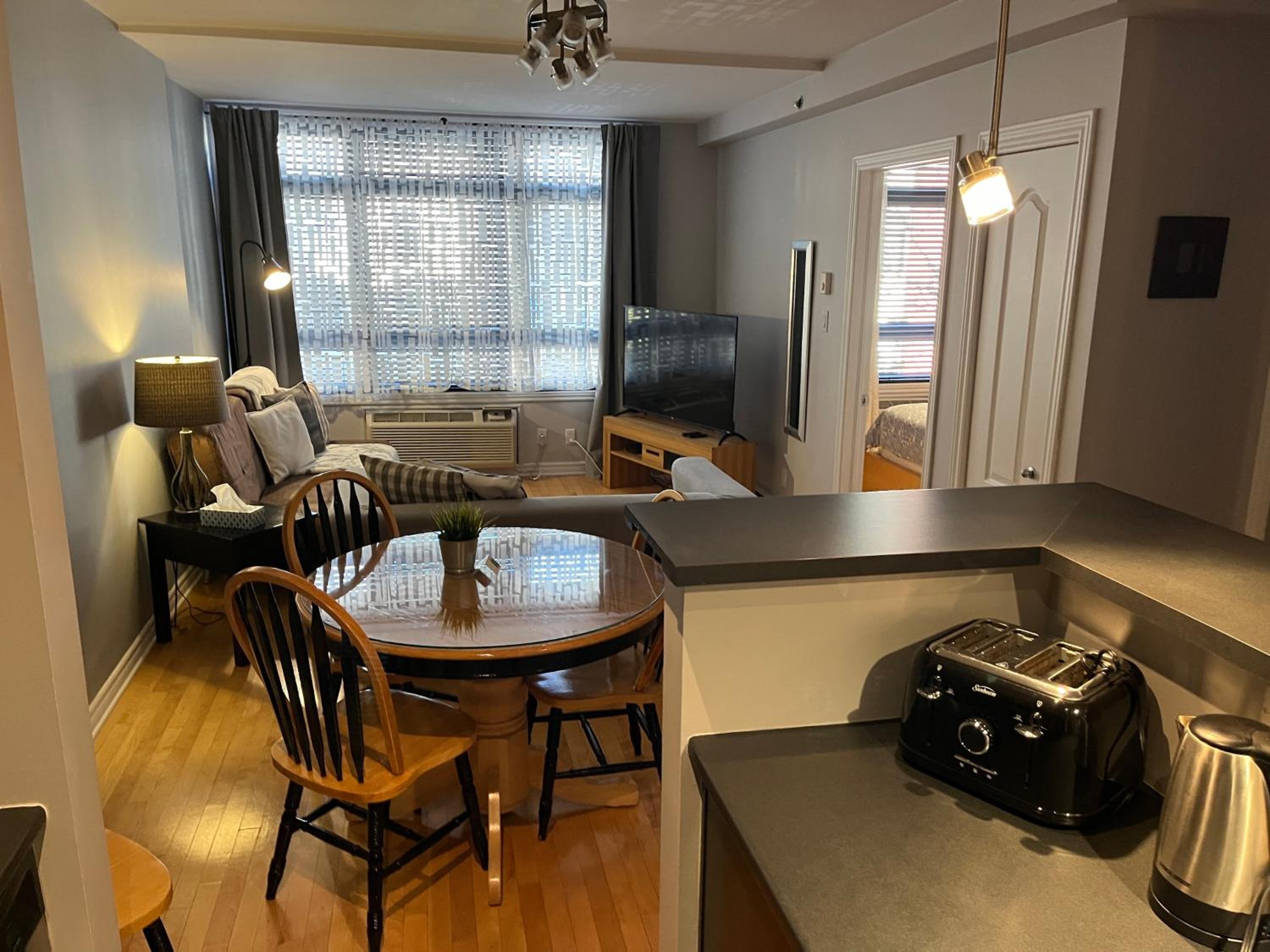 ApartHotelMontreal by Les Terrasses Saint Urbain 2225I2