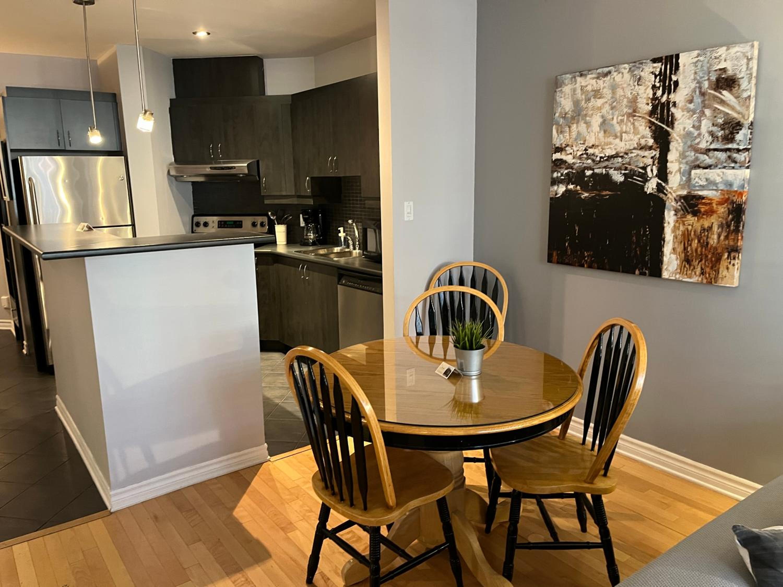 ApartHotelMontreal by Les Terrasses Saint Urbain 2225I2