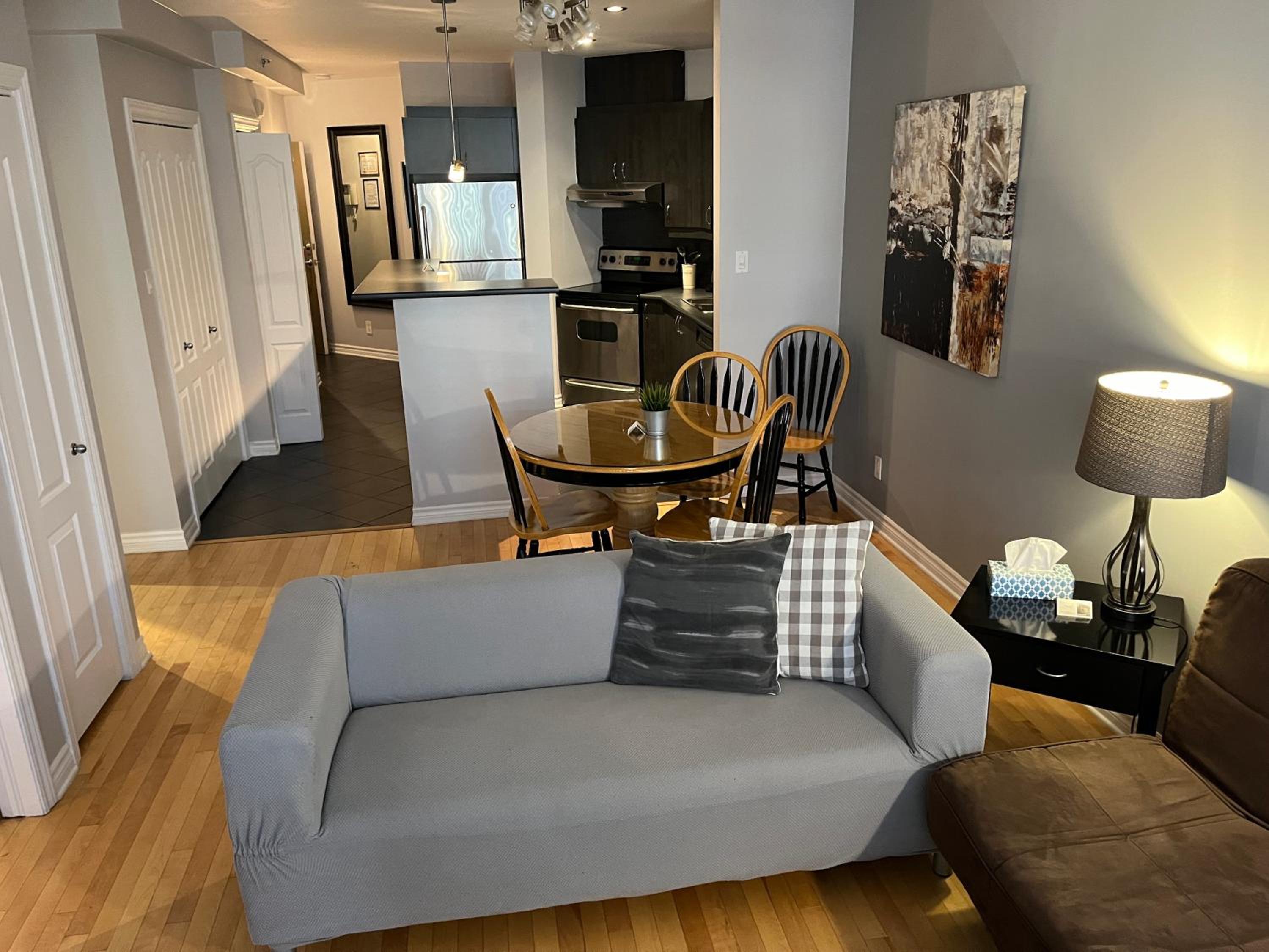ApartHotelMontreal by Les Terrasses Saint Urbain 2225I2
