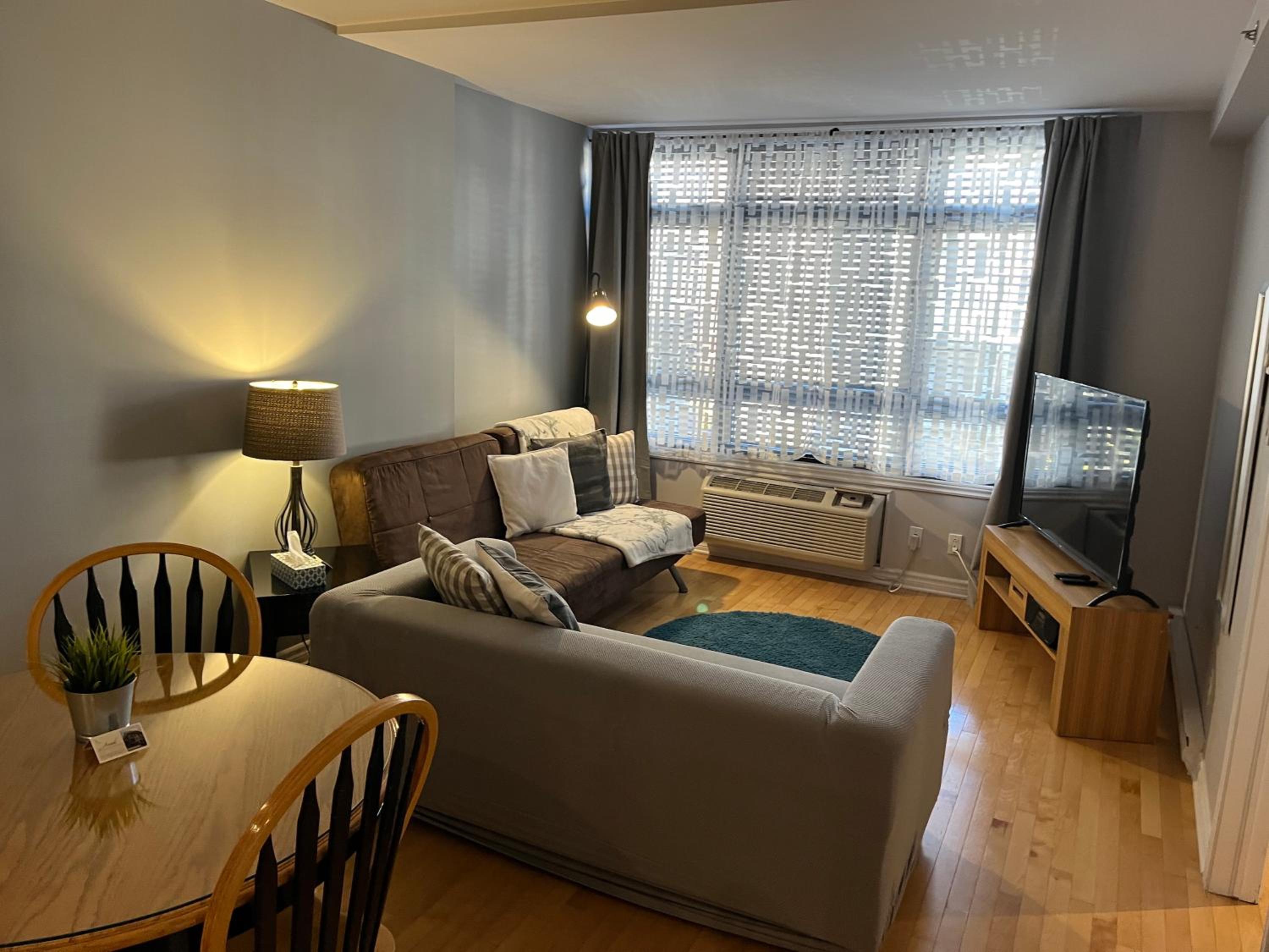 ApartHotelMontreal by Les Terrasses Saint Urbain 2225I2