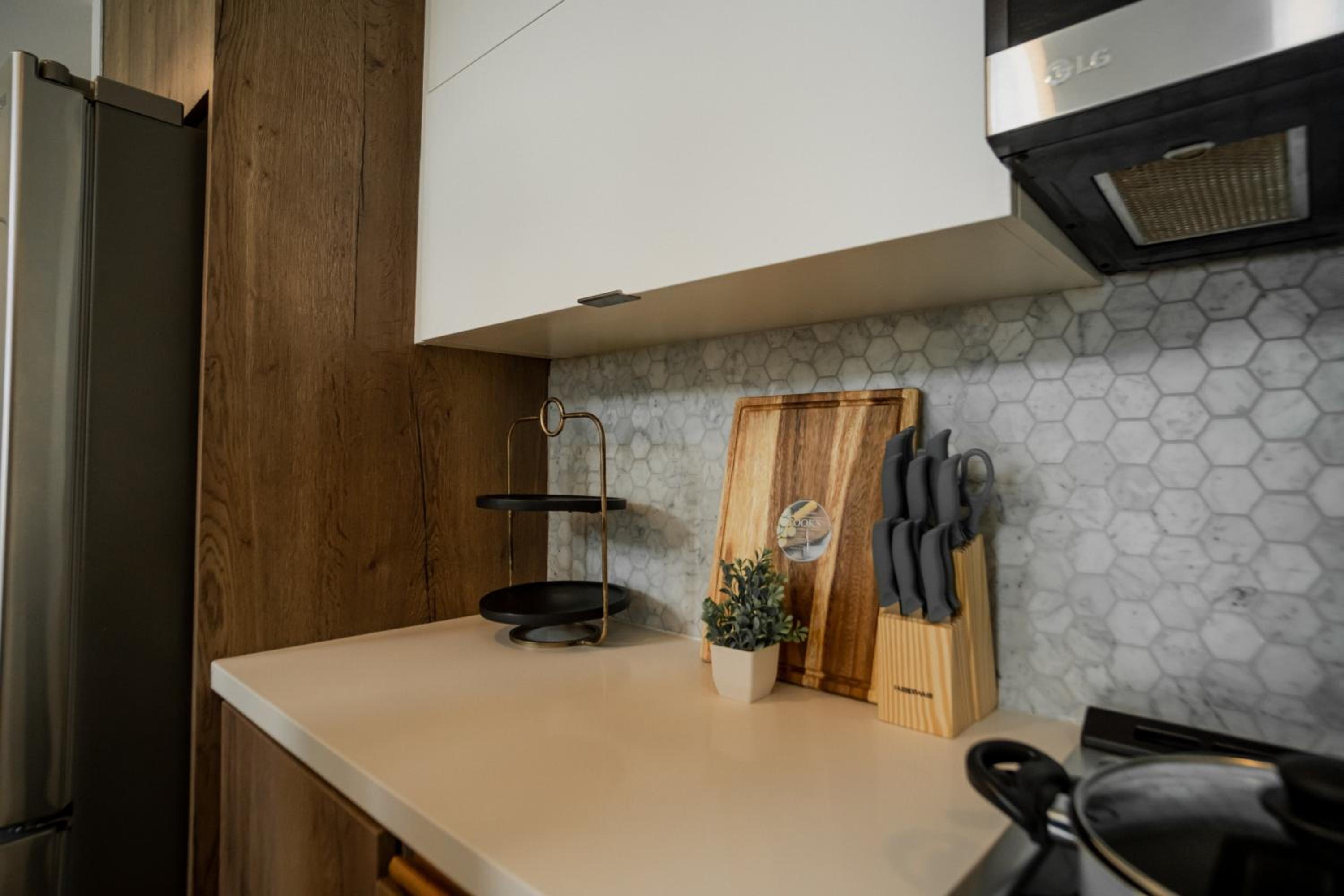 Chic Urban Retreat in Heart of LA, 2 Bedroom and 1 Loft - Image 2