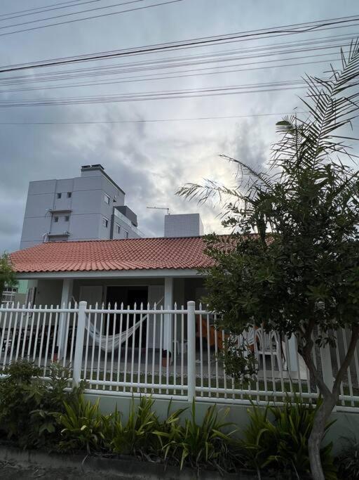 Casa na Praia de Palmas com 3 Dormitórios Gov Celso Ramos SC