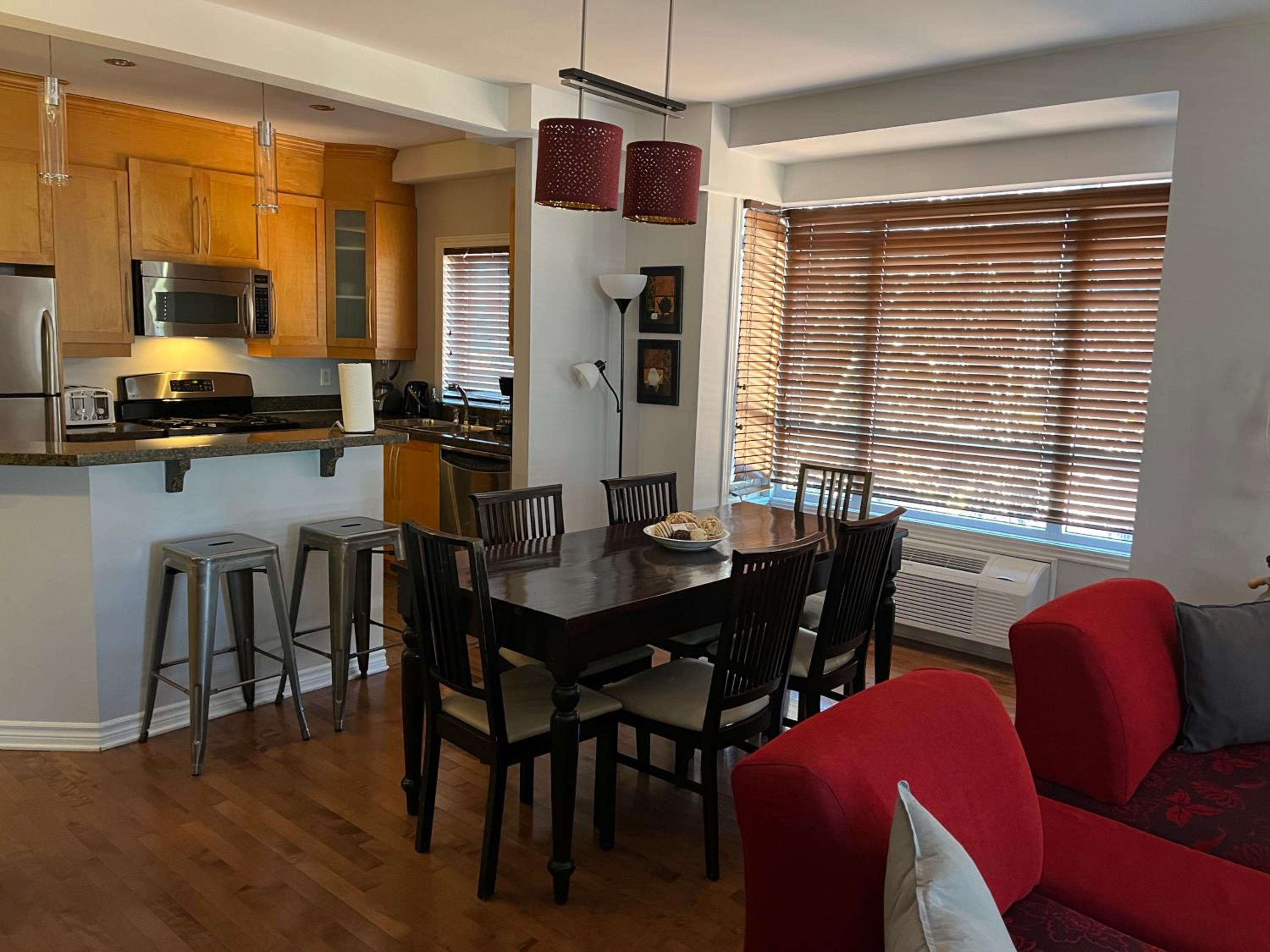 ApartHotelMontreal by Les Terrasses Saint Urbain 2225I2