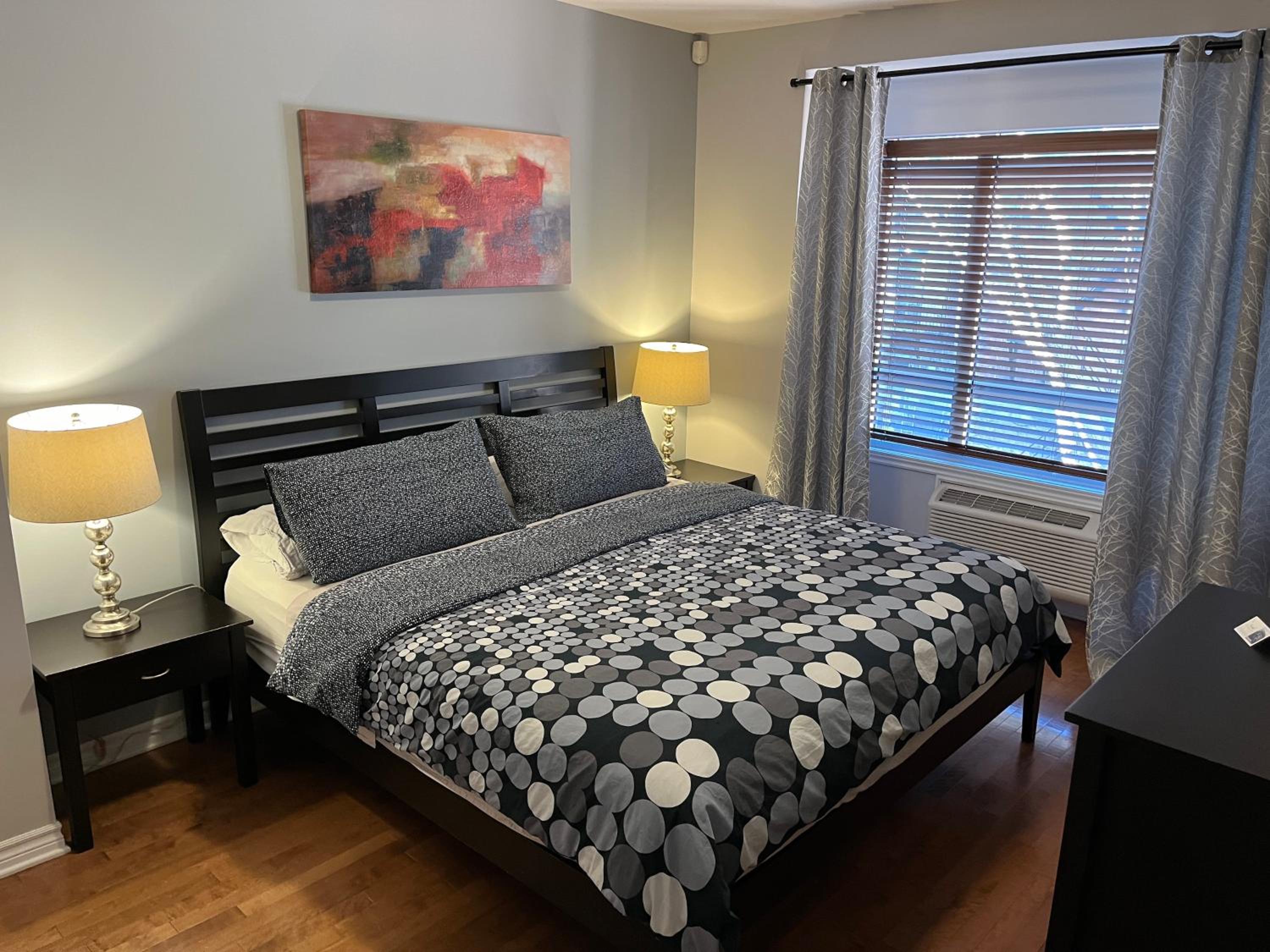 ApartHotelMontreal by Les Terrasses Saint Urbain 2225I2