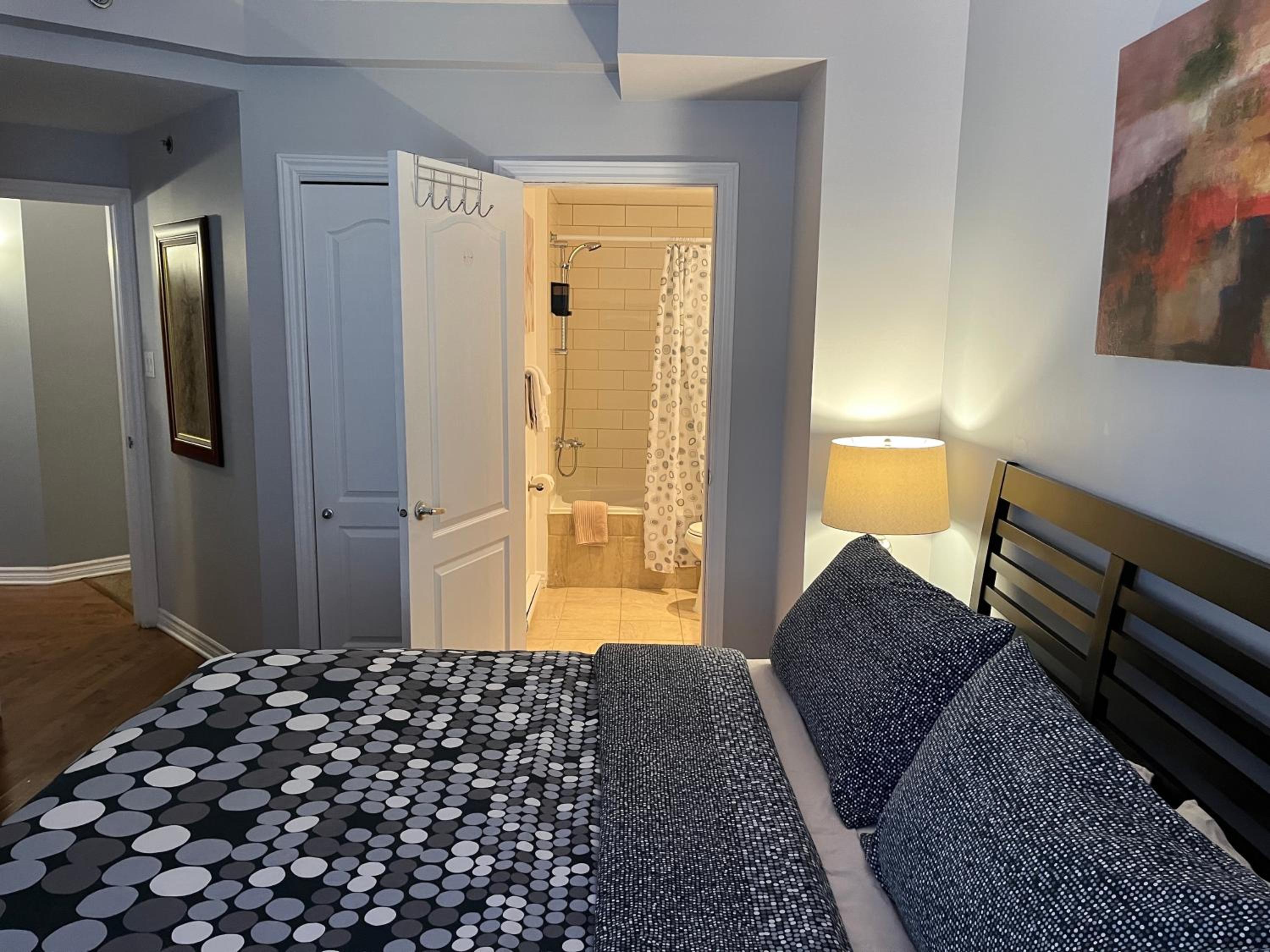 ApartHotelMontreal by Les Terrasses Saint Urbain 2225I2