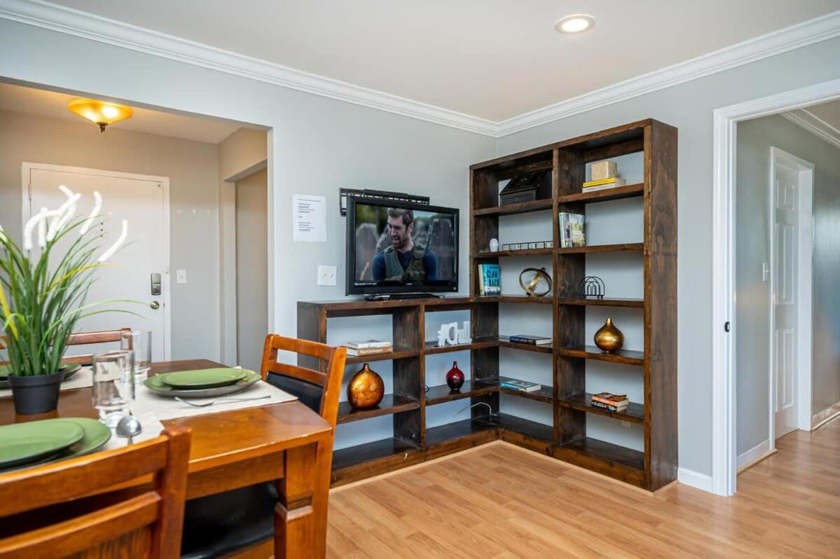Downtown Stunning City View Onsite PARKING LM1102 view 5