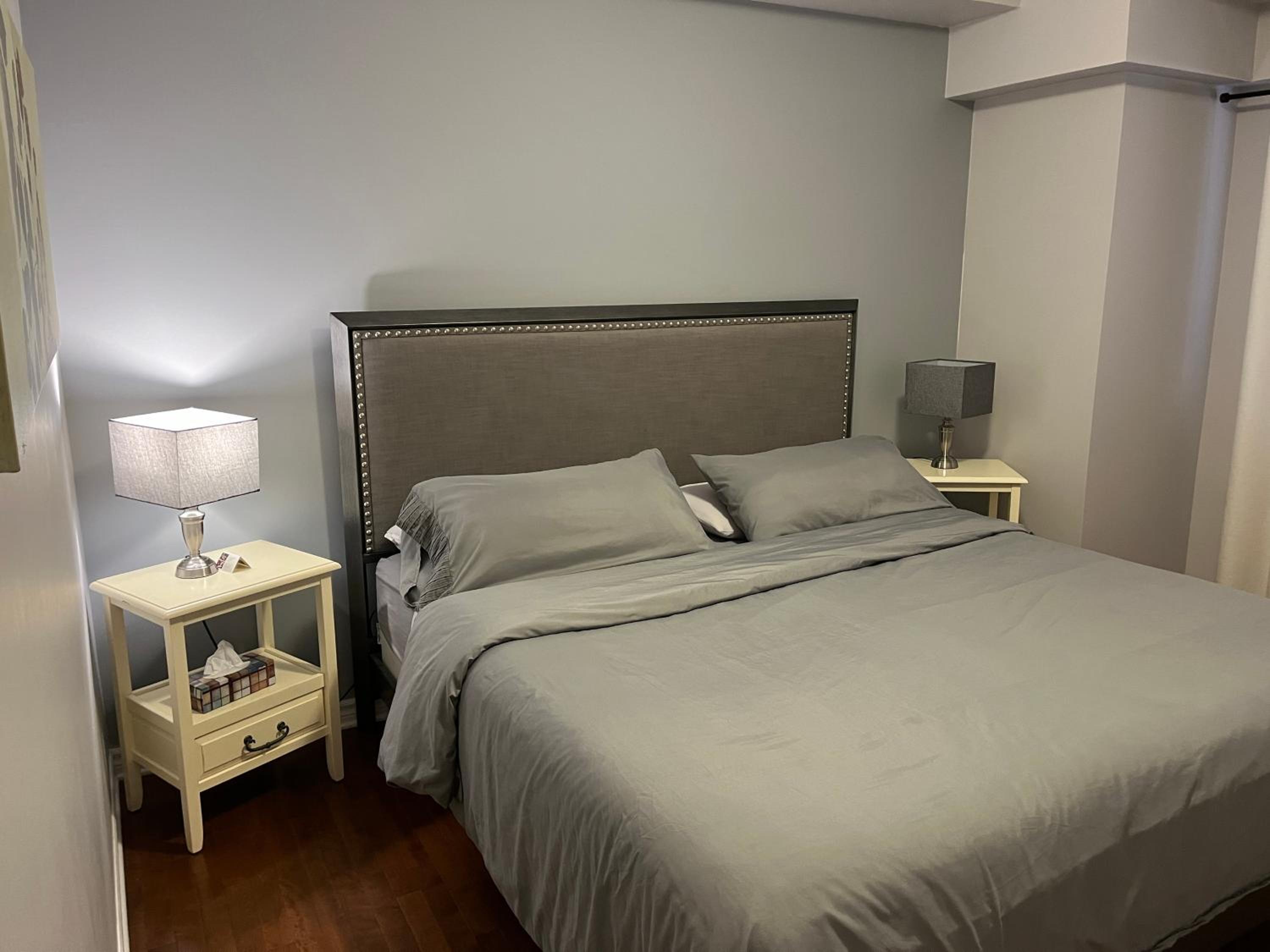 ApartHotelMontreal by Les Terrasses Saint Urbain 2225I2