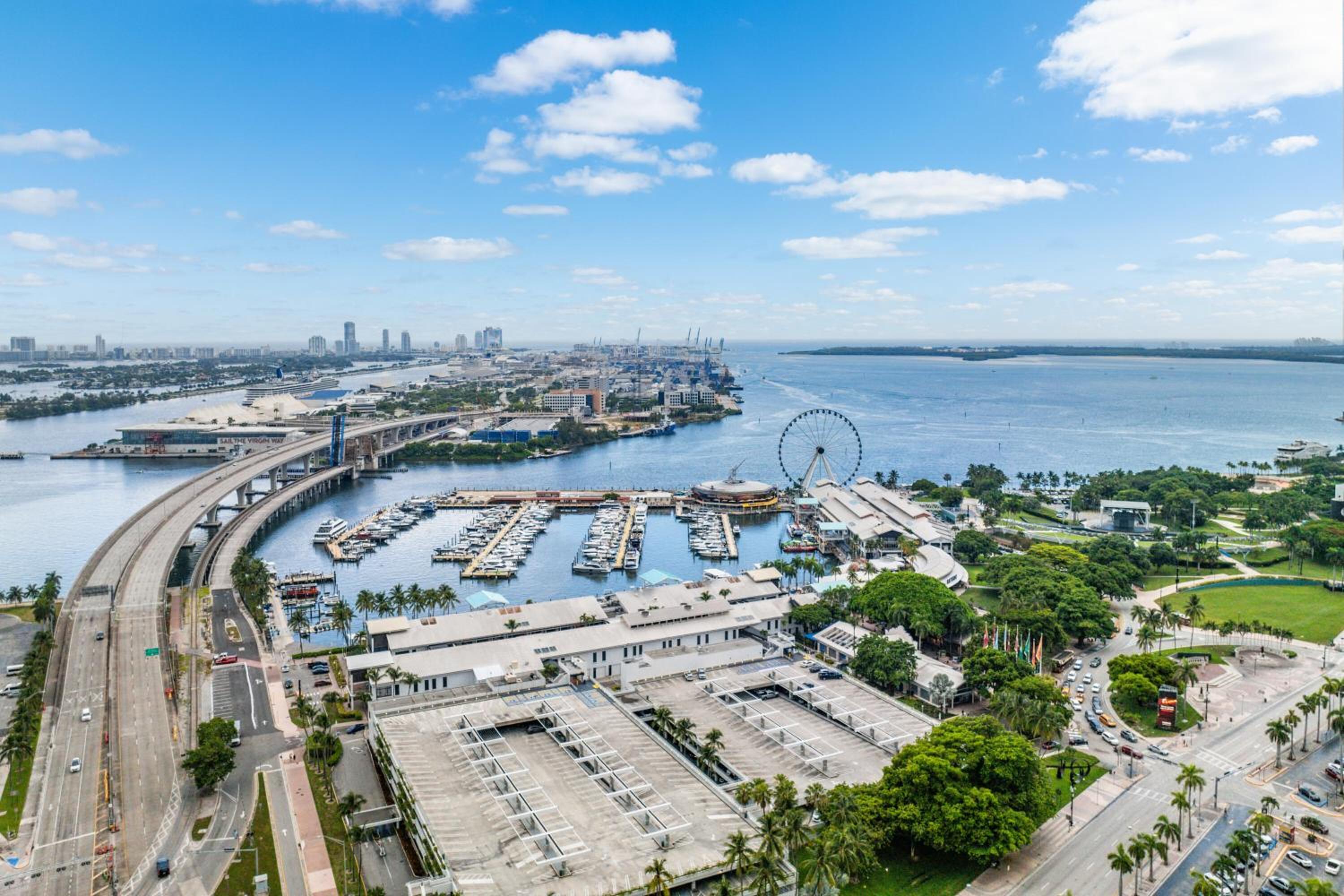 Escape to Chic Apartment in the Heart of Miami