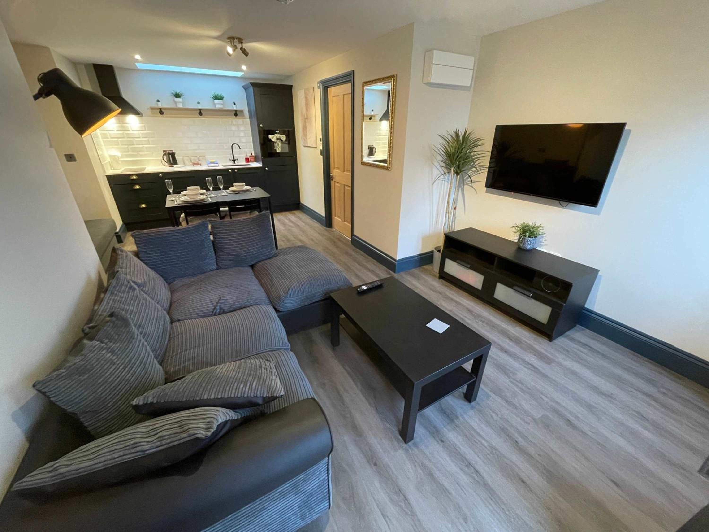 Le Mini Metro Ground Floor by i-Stay Whitby view 4