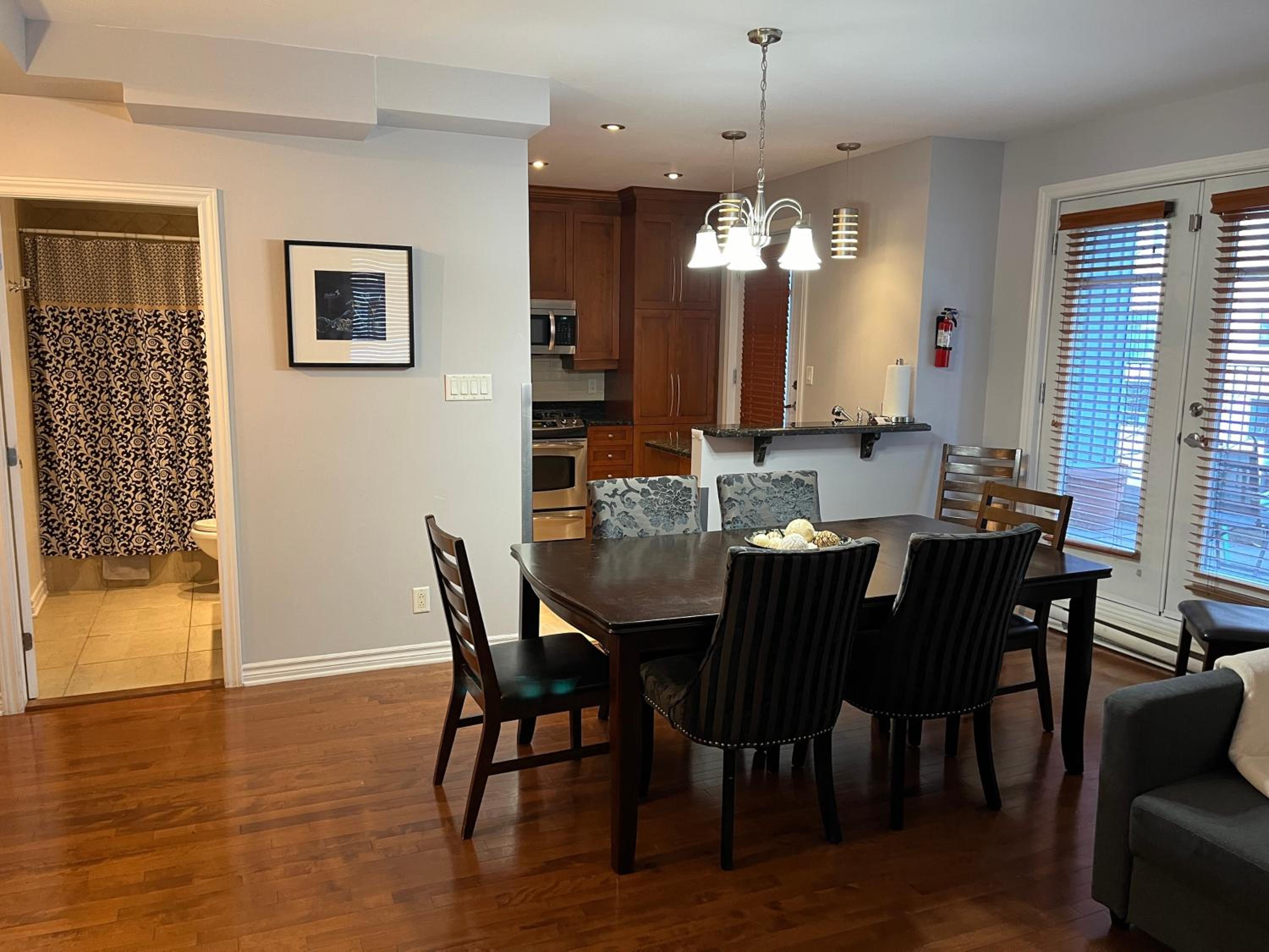 ApartHotelMontreal by Les Terrasses Saint Urbain 2225I2