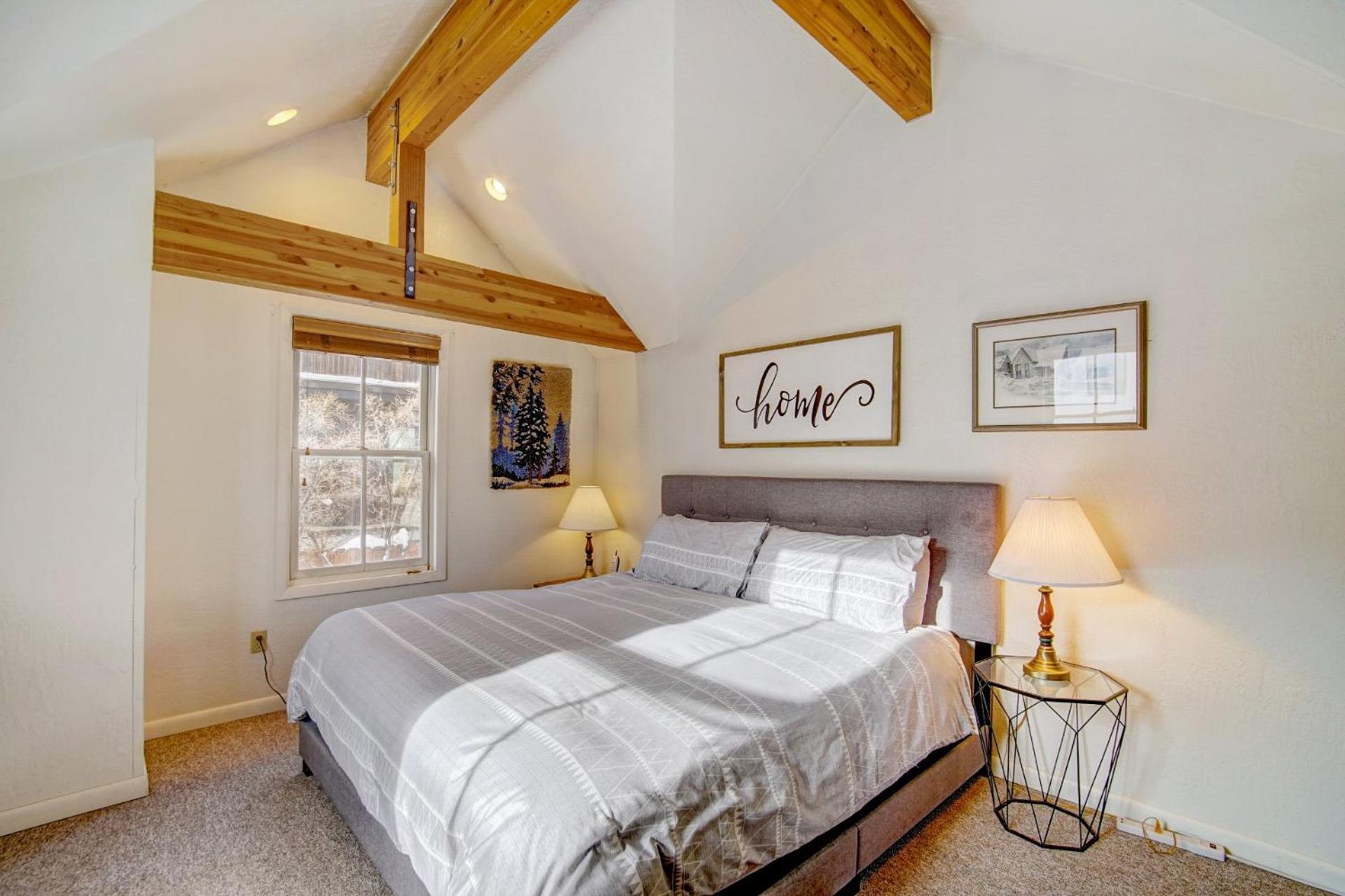 Walking Distance from Downtown, Pet Friendly Home, Comfortable, Cozy, Park City Base view 3