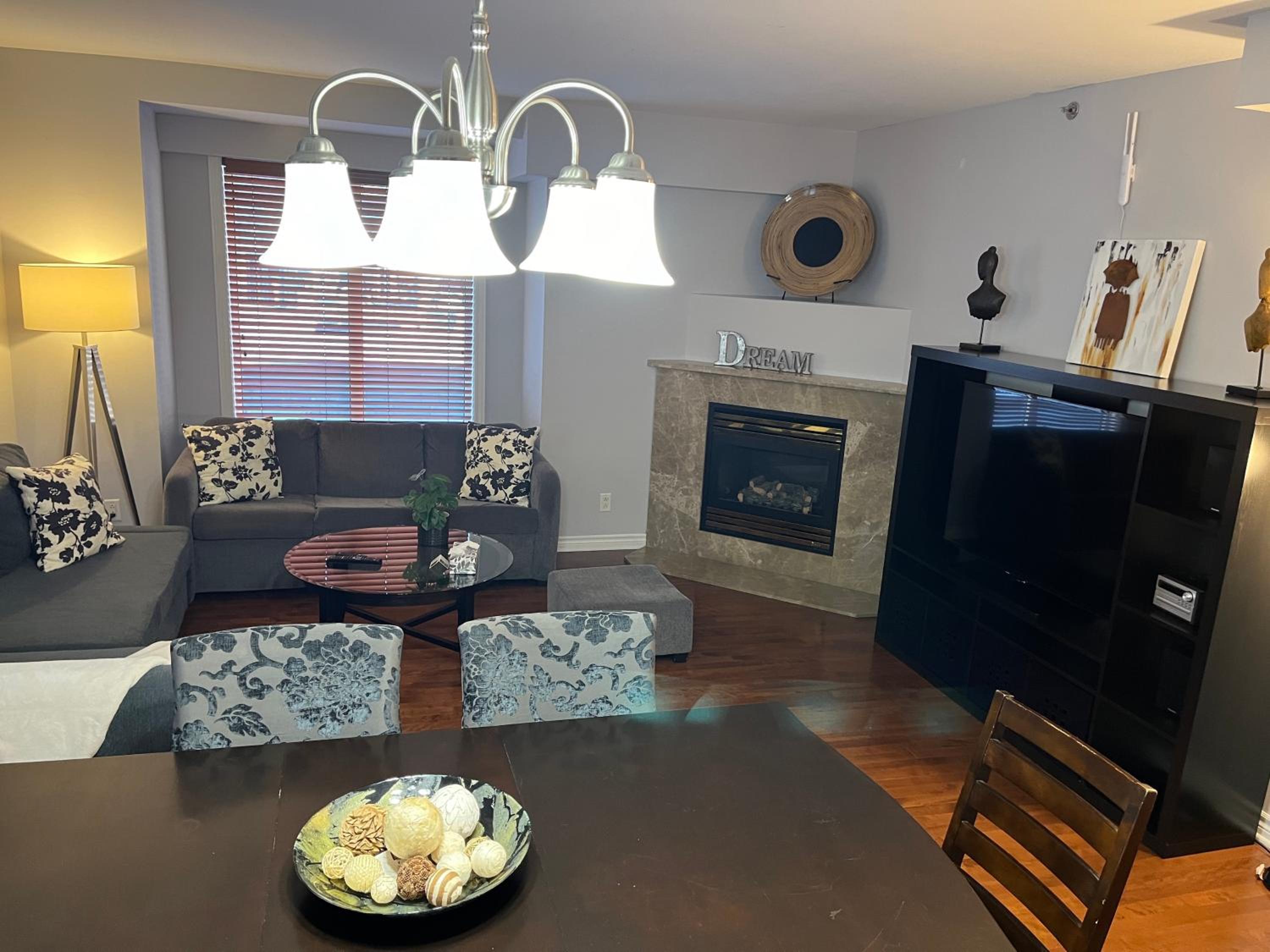 ApartHotelMontreal by Les Terrasses Saint Urbain 2225I2