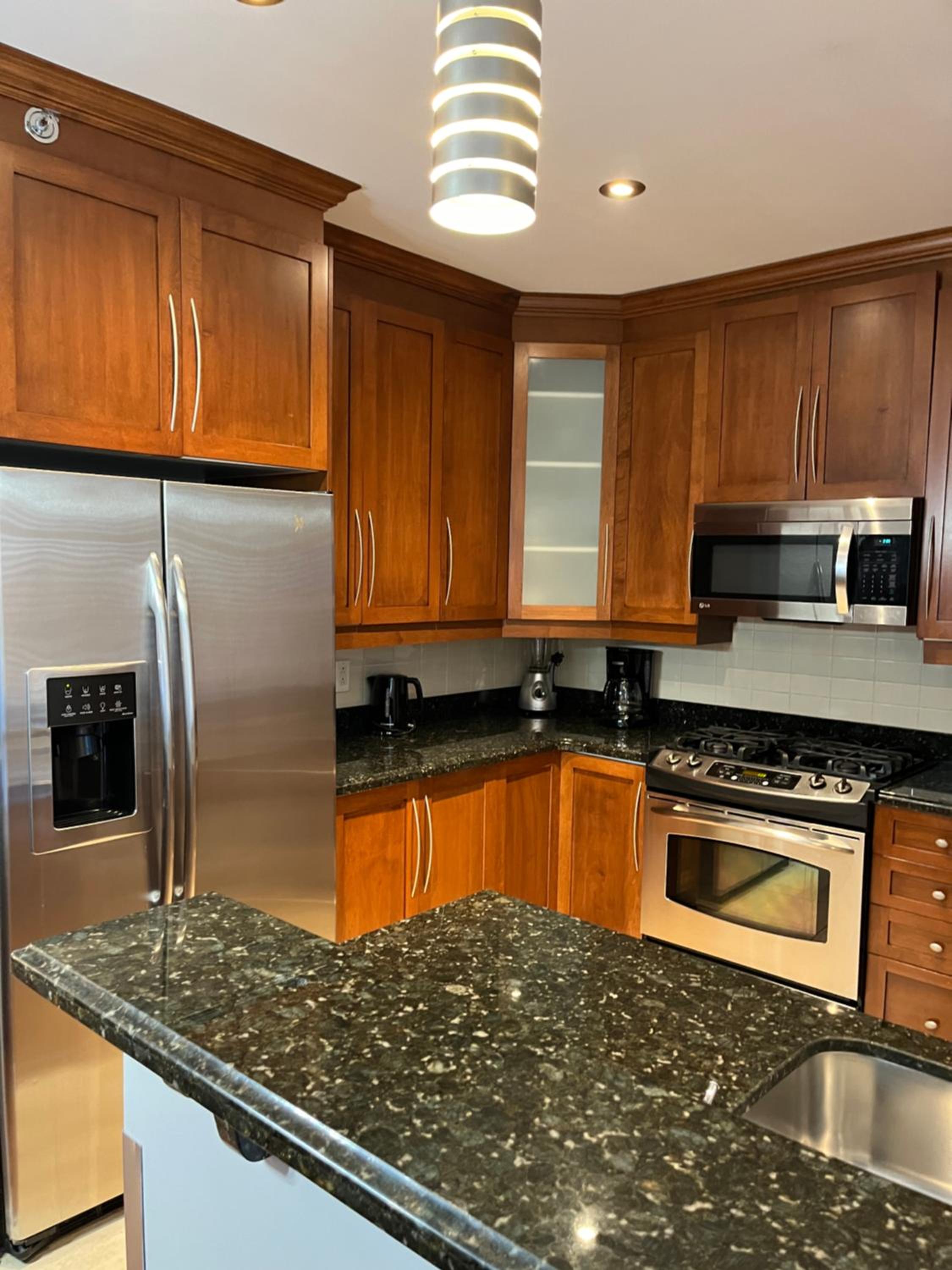 ApartHotelMontreal by Les Terrasses Saint Urbain 2225I2