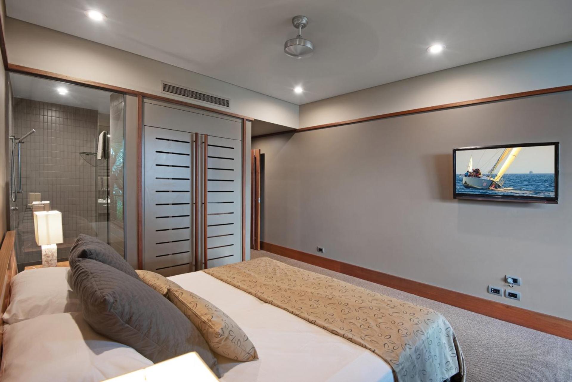 Yacht Club 33 Serenity House Ocean Views 2 Buggies