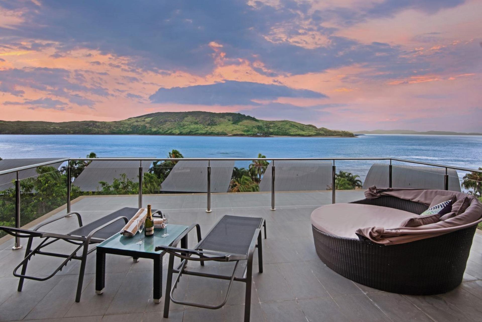 Yacht Club 33 Serenity House Ocean Views 2 Buggies