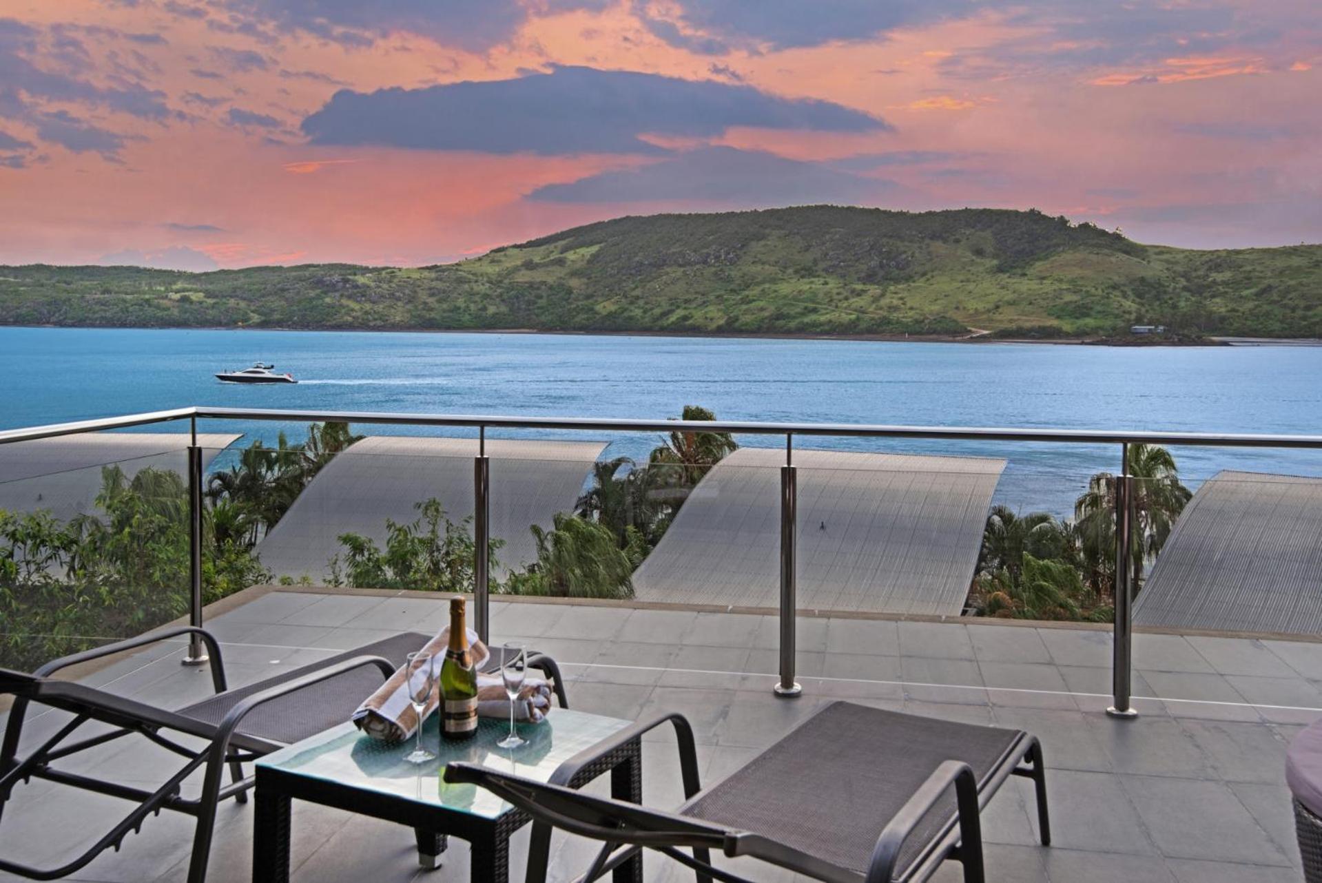 Yacht Club 33 Serenity House Ocean Views 2 Buggies