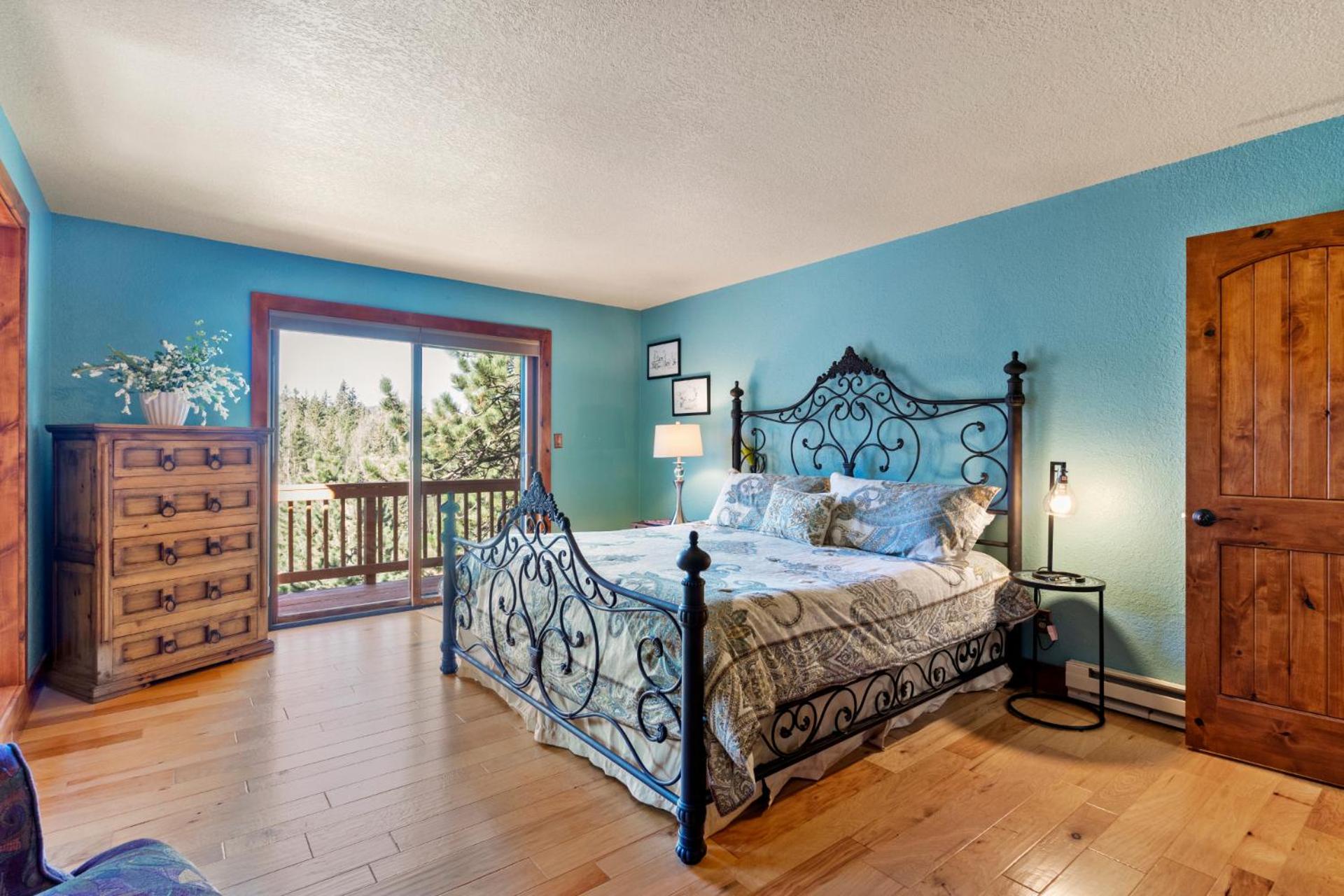 Multiple Decks, Solarium Sitting Room, Dog Friendly, Office Space view 3