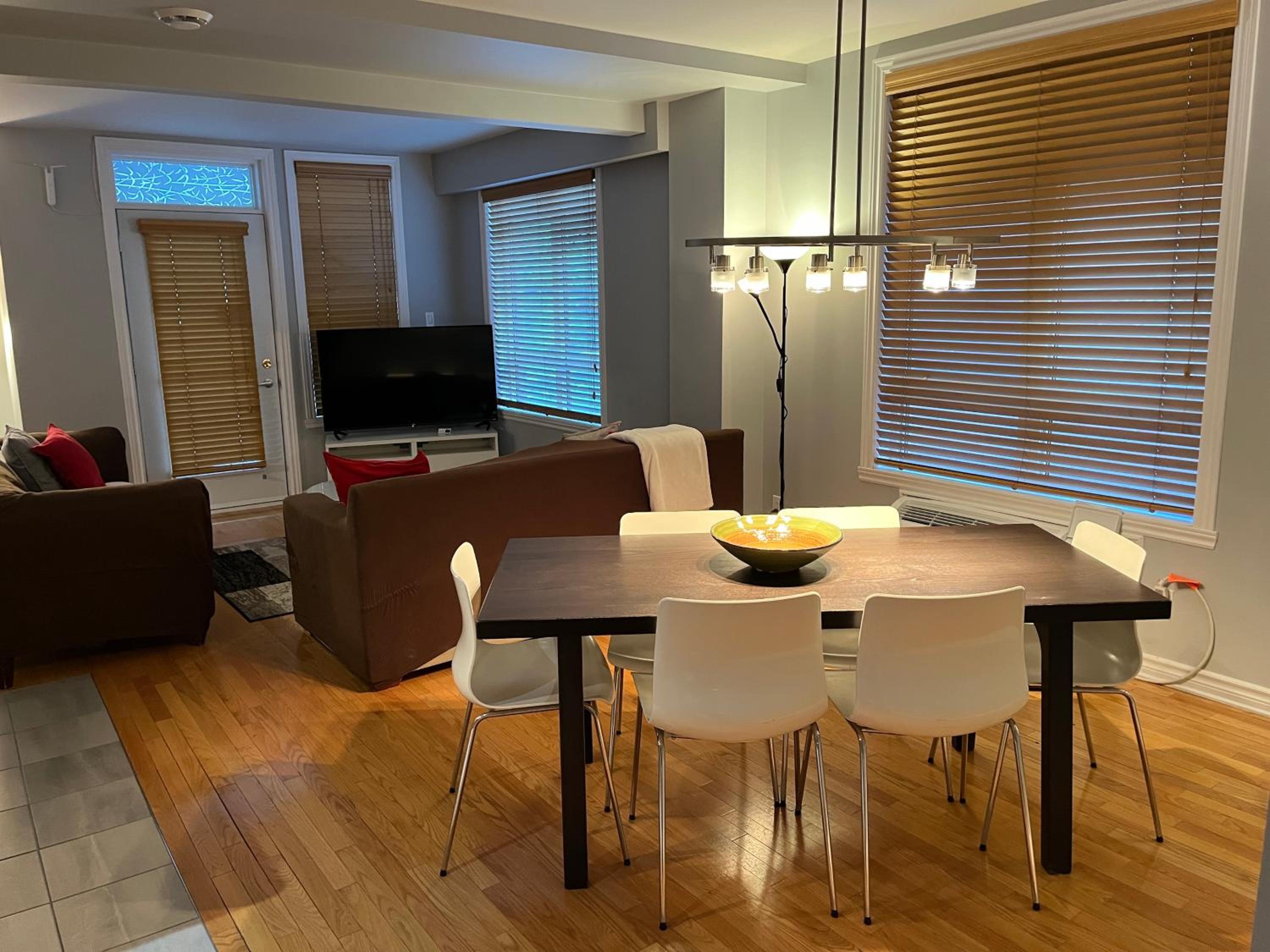 ApartHotelMontreal by Les Terrasses Saint Urbain 2225I2