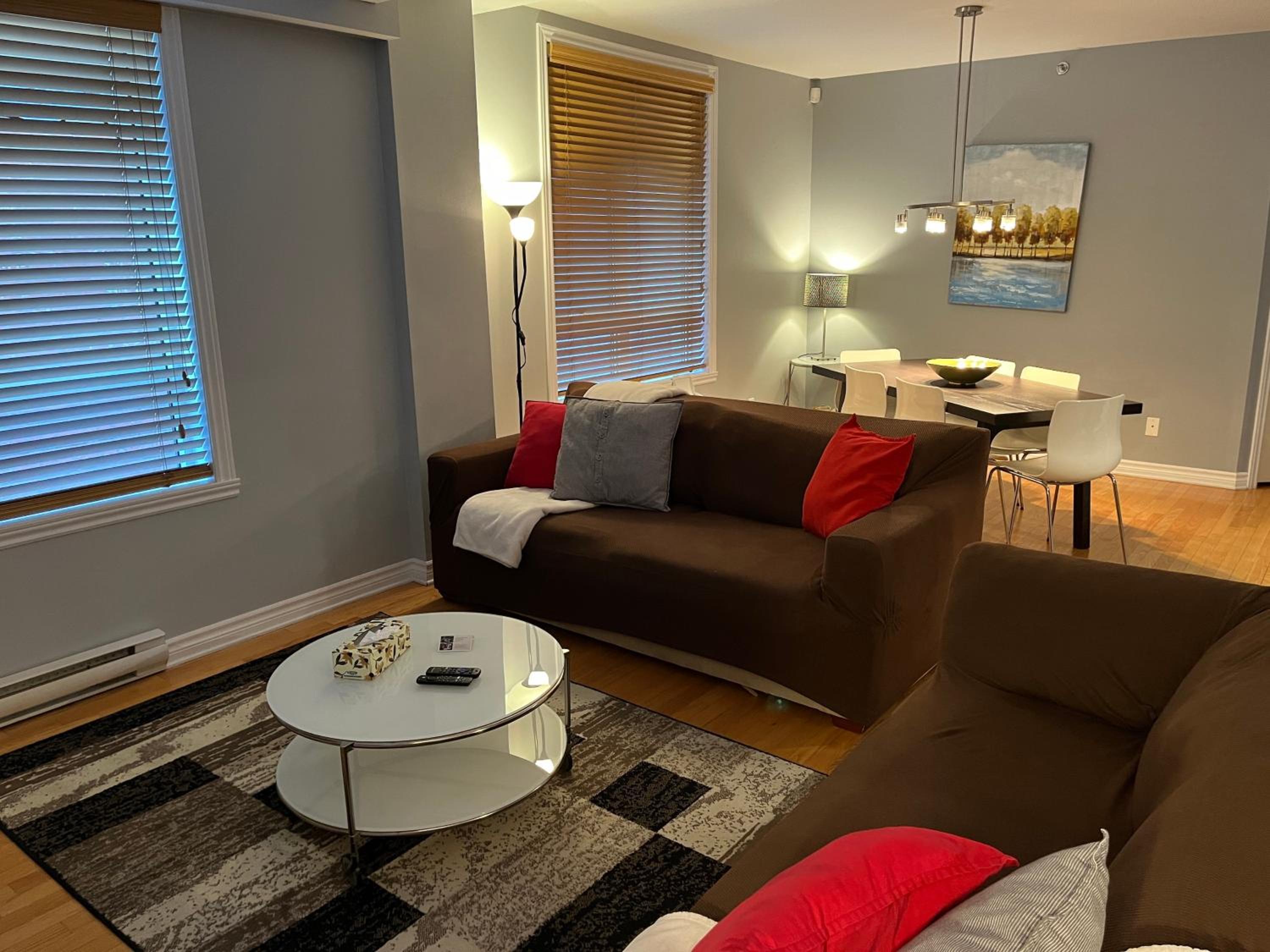 ApartHotelMontreal by Les Terrasses Saint Urbain 2225I2