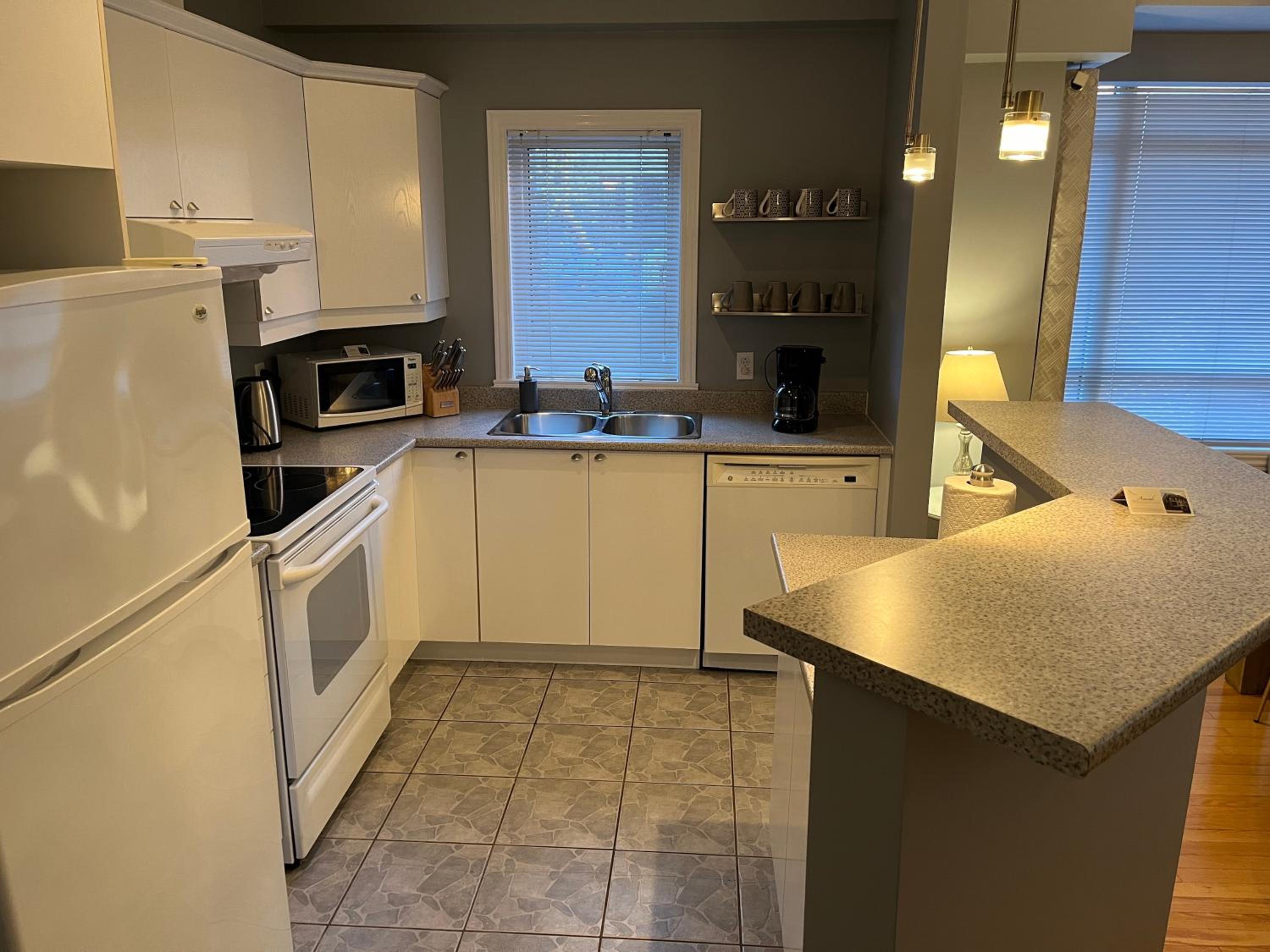 ApartHotelMontreal by Les Terrasses Saint Urbain 2225I2