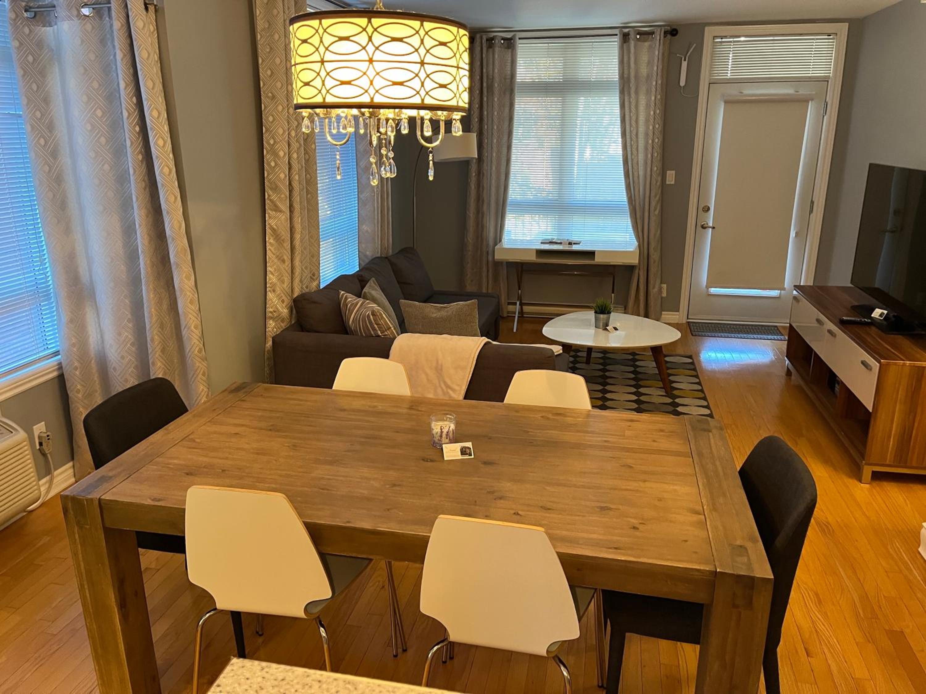 ApartHotelMontreal by Les Terrasses Saint Urbain 2225I2