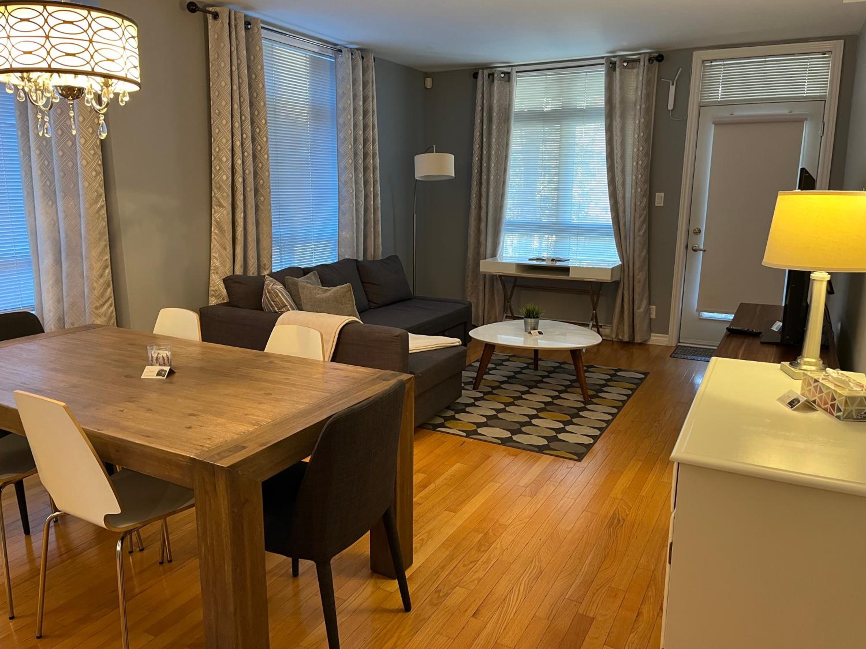ApartHotelMontreal by Les Terrasses Saint Urbain 2225I2
