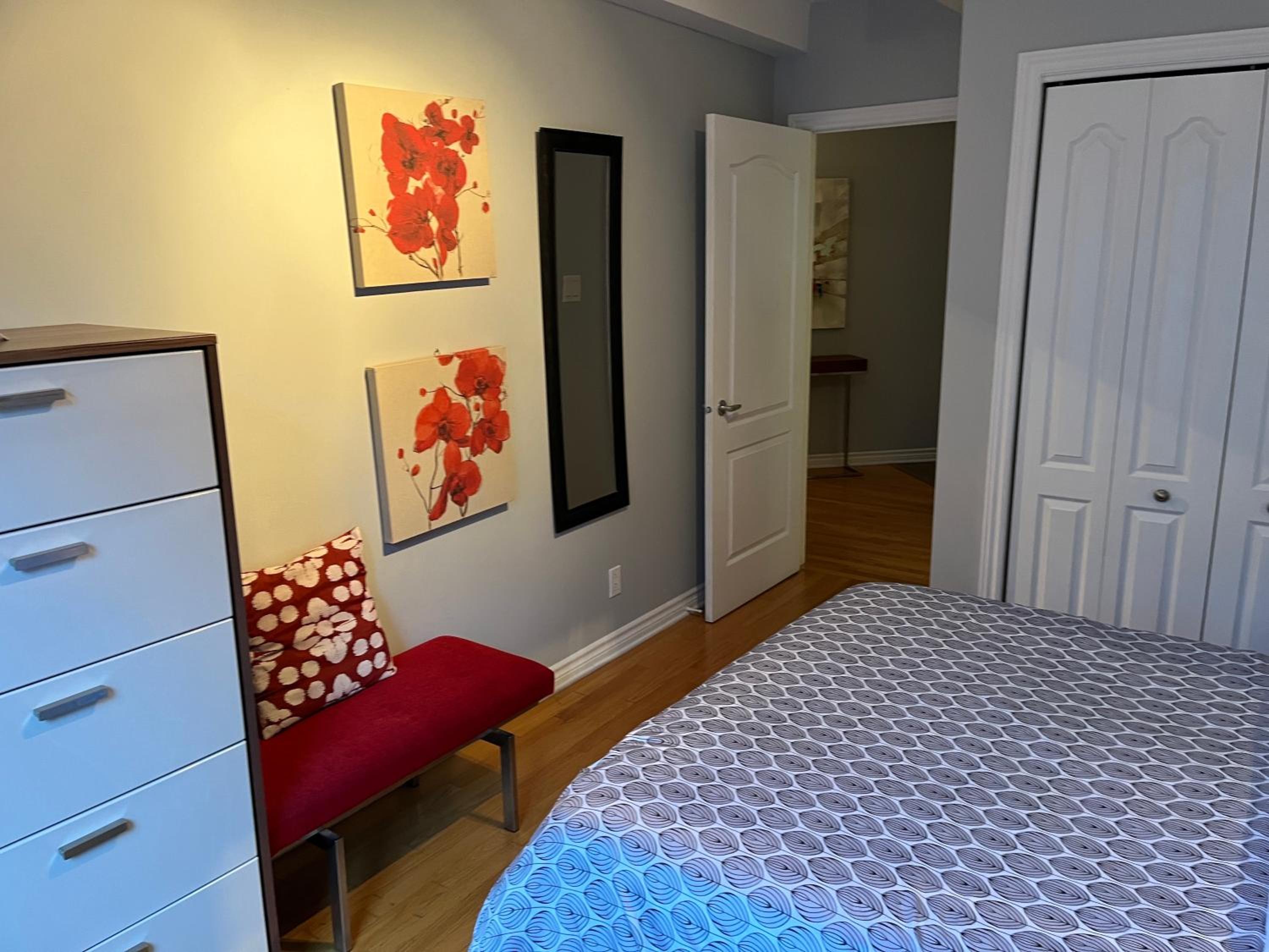 ApartHotelMontreal by Les Terrasses Saint Urbain 2225I2