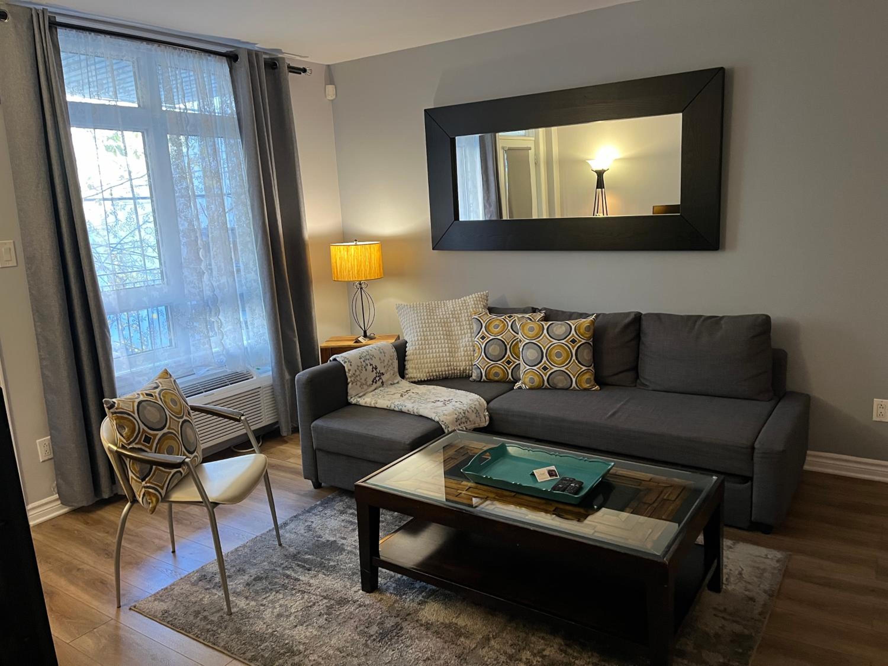ApartHotelMontreal by Les Terrasses Saint Urbain 2225I2