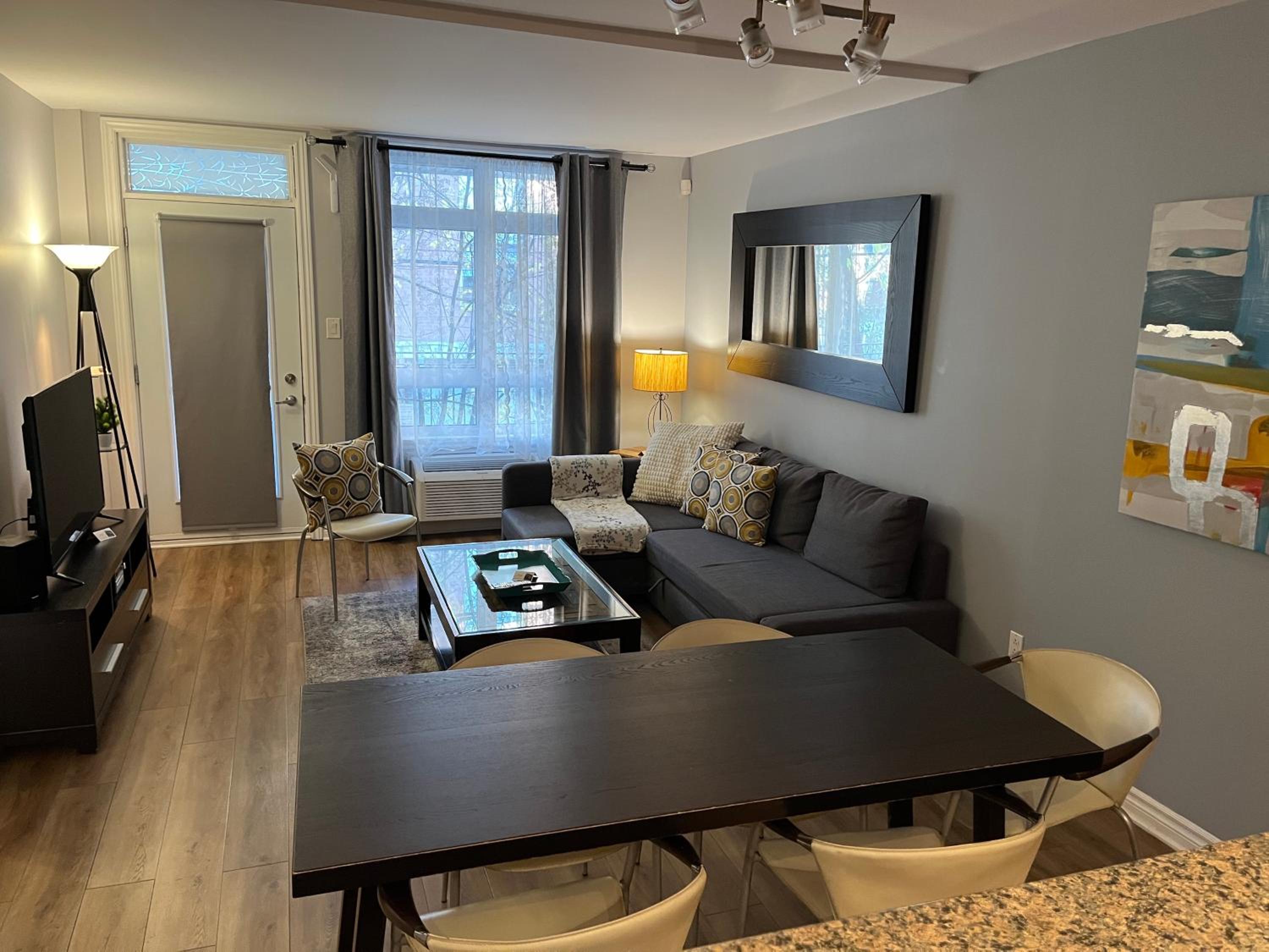 ApartHotelMontreal by Les Terrasses Saint Urbain 2225I2