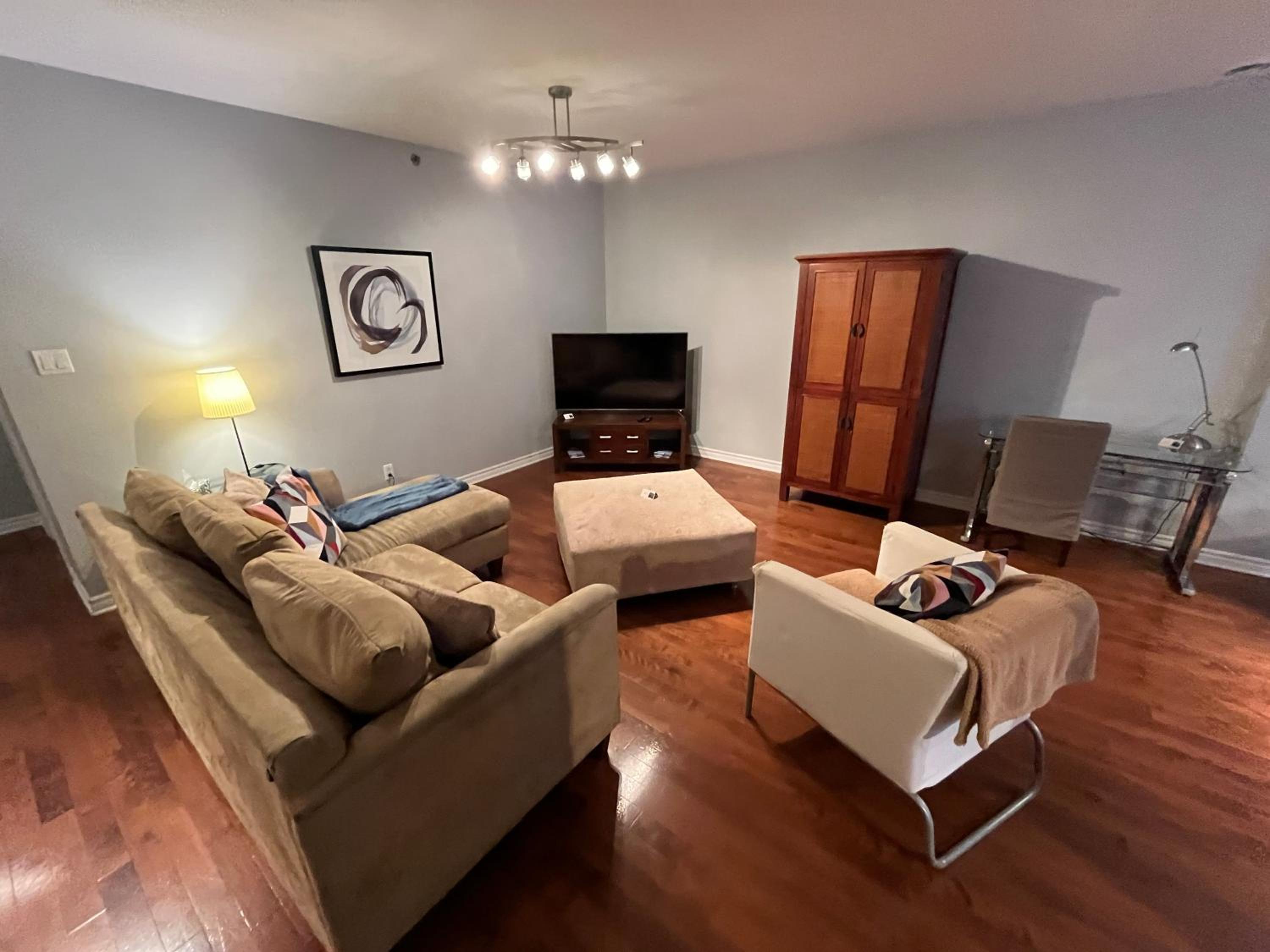 ApartHotelMontreal by Les Terrasses Saint Urbain 2225I2