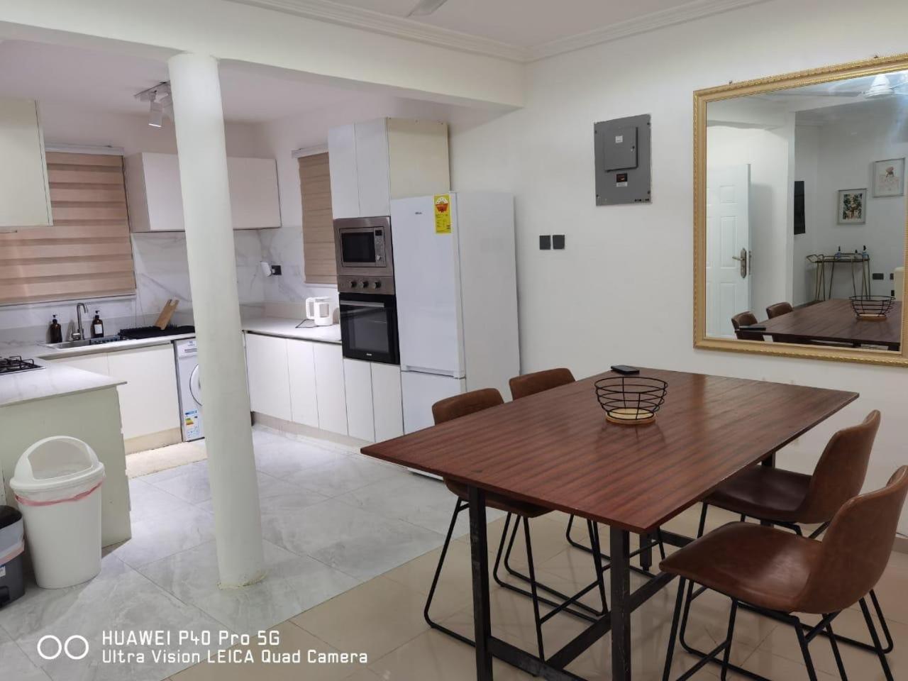 Luxury Modern 1-Bedroom Flat view 2