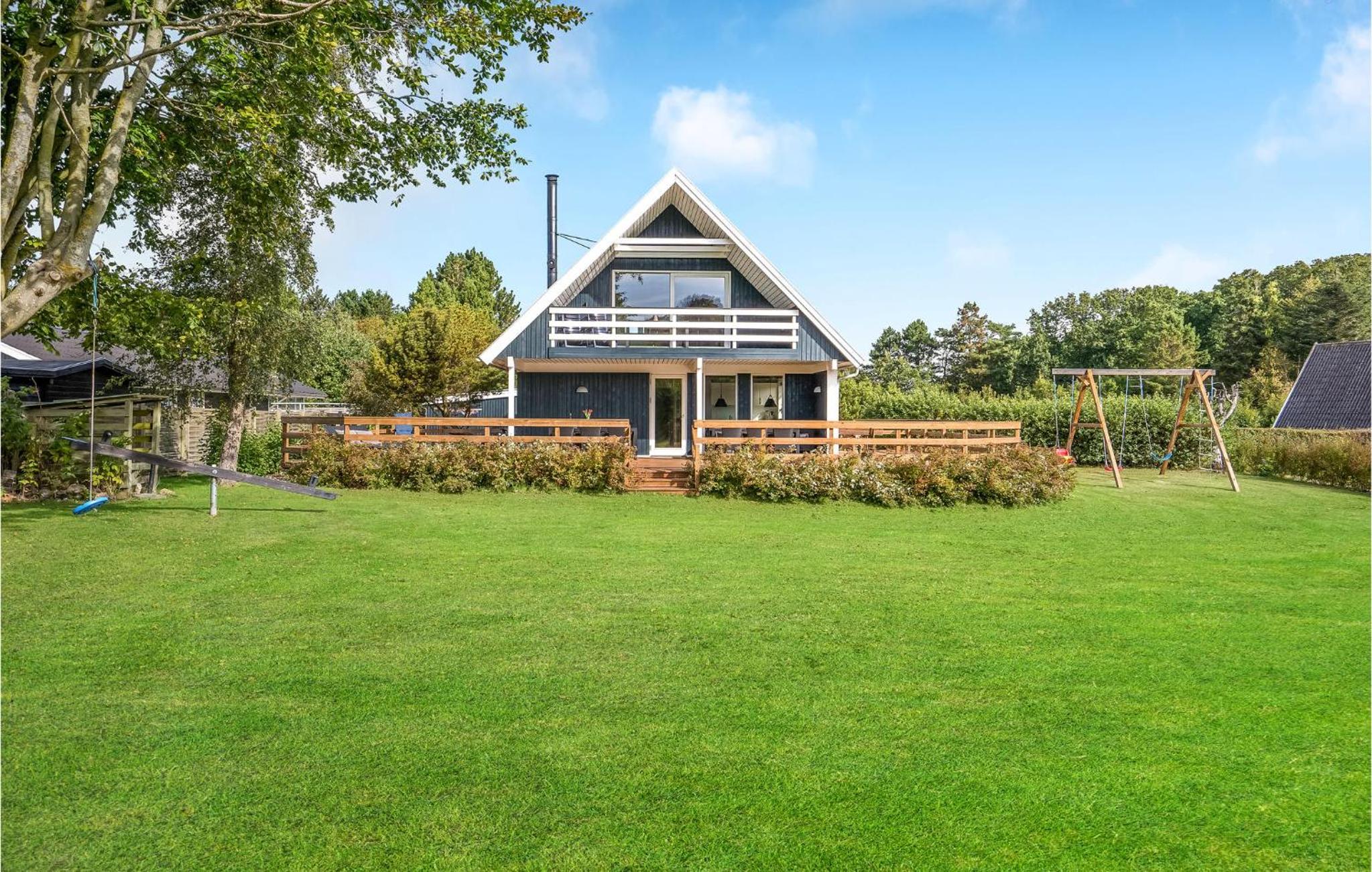 Amazing Home In Glesborg With Sauna