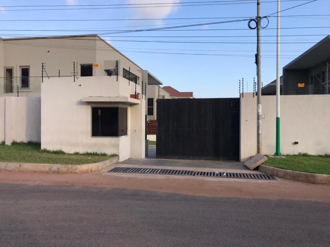 The Luxury Spacious 4 bedroom Villa view 4