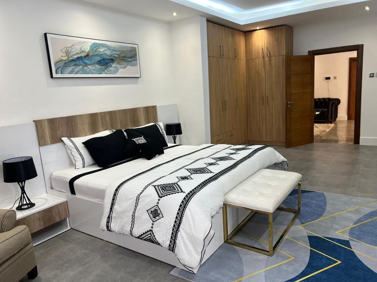 The Luxury Spacious 4 bedroom Villa view 5